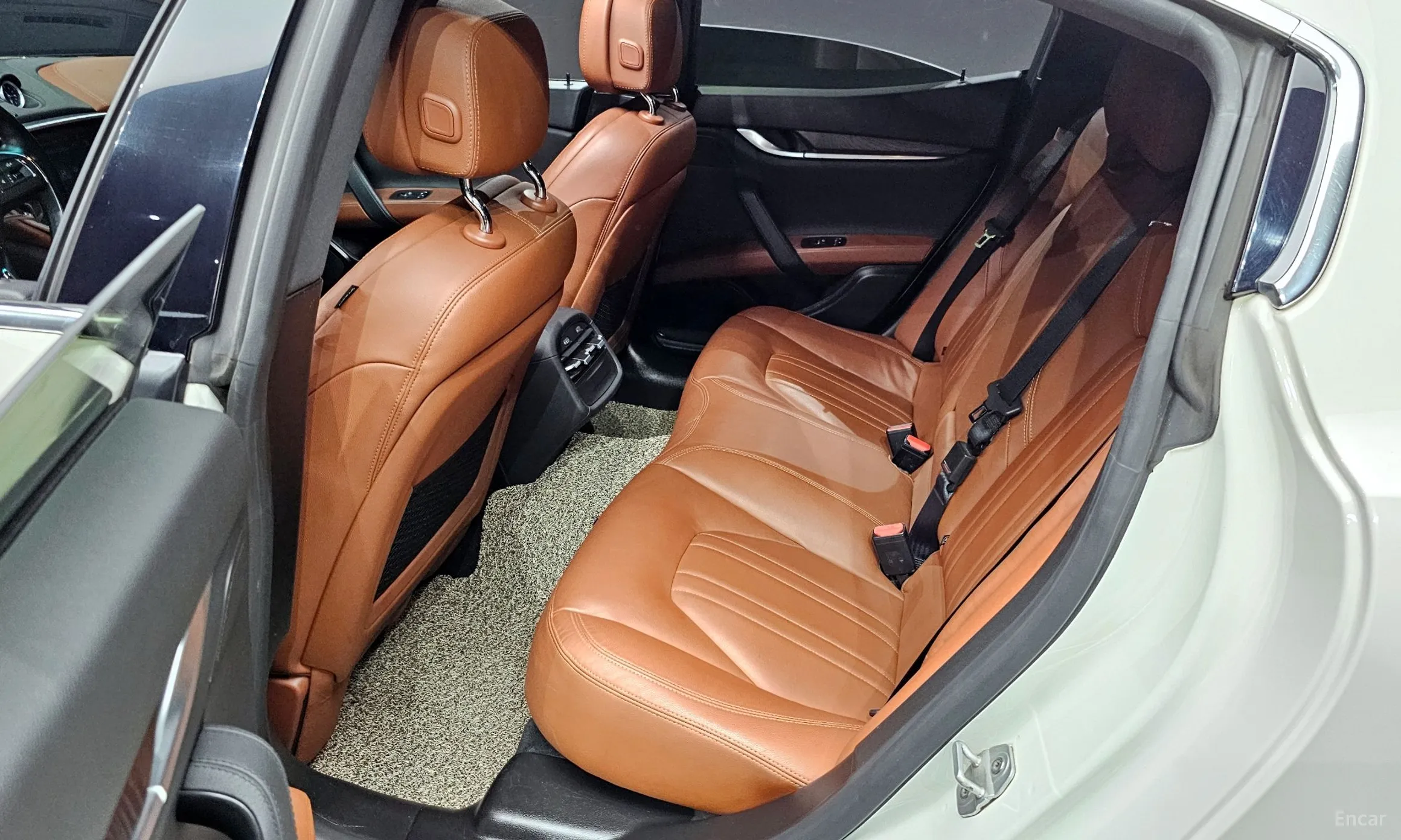 Maserati Ghibli превью 12
