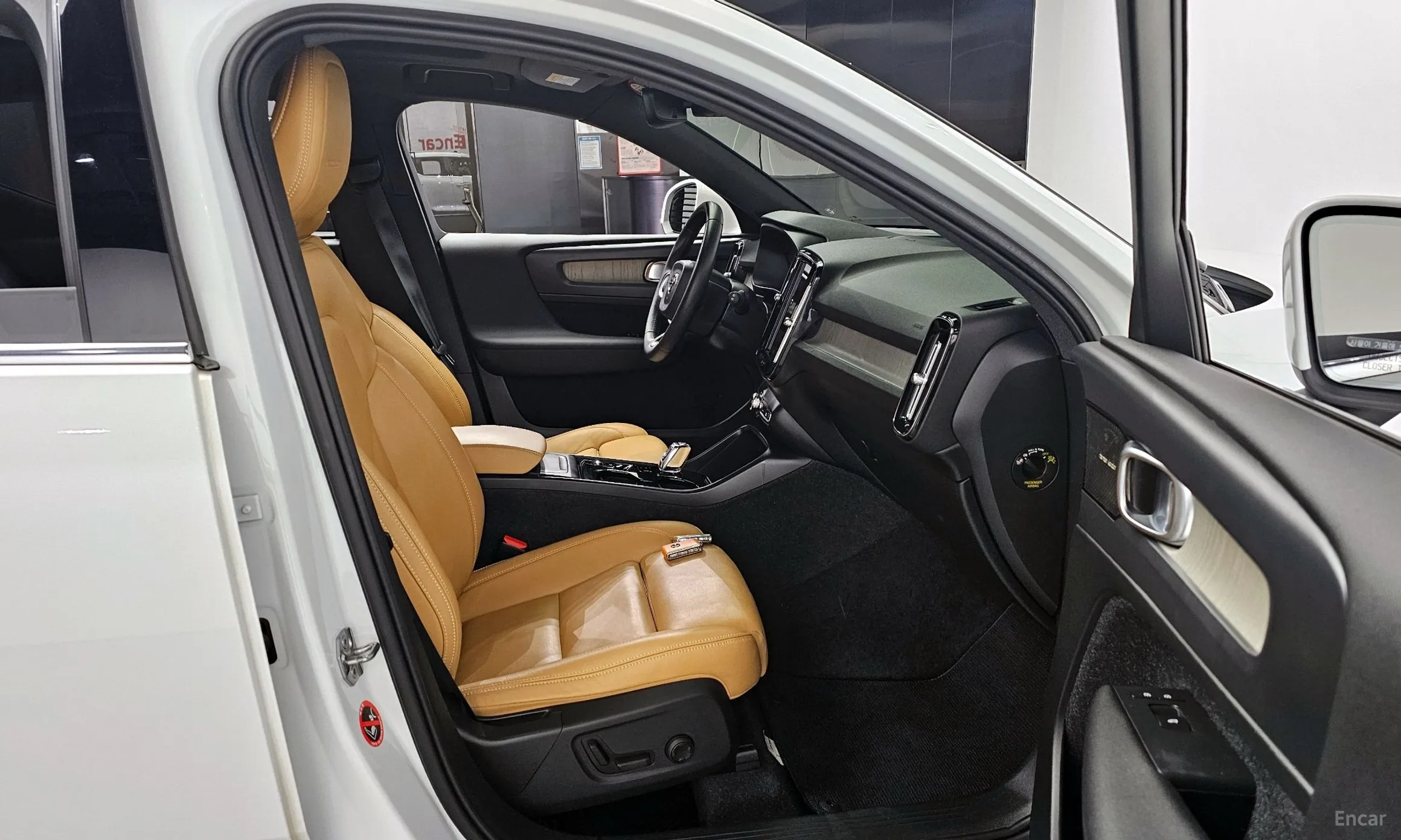 Volvo XC40 превью 10