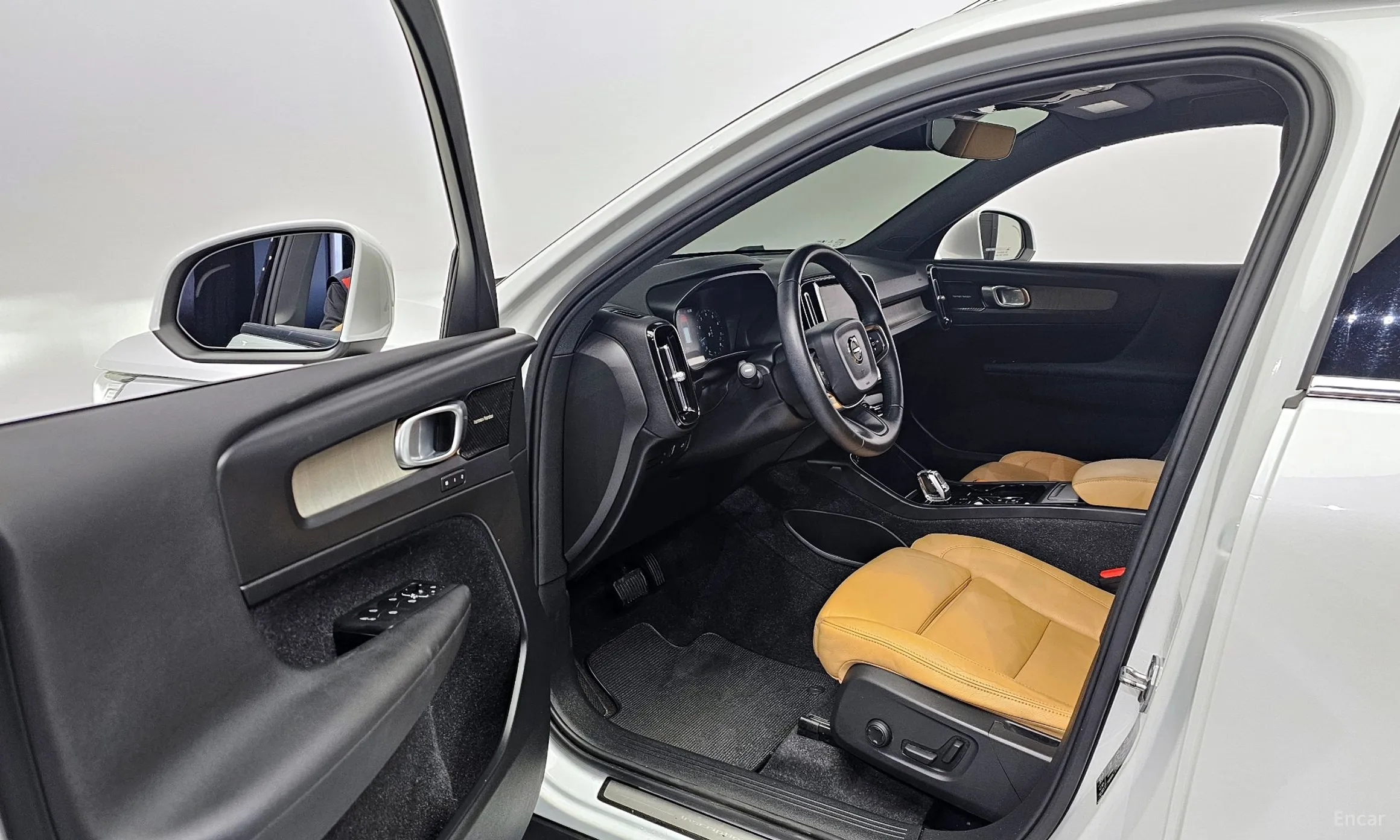 Volvo XC40 превью 11
