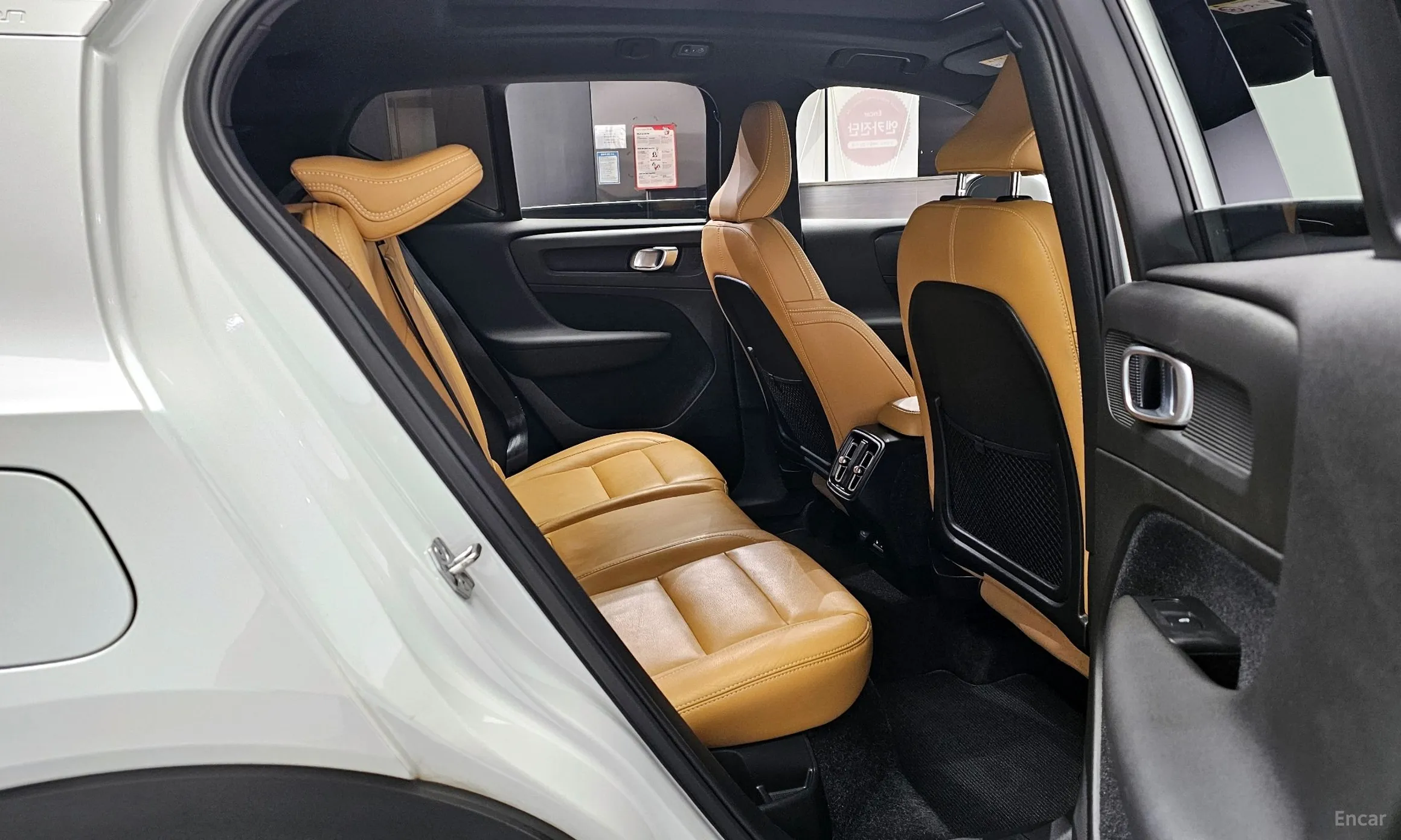 Volvo XC40 превью 12
