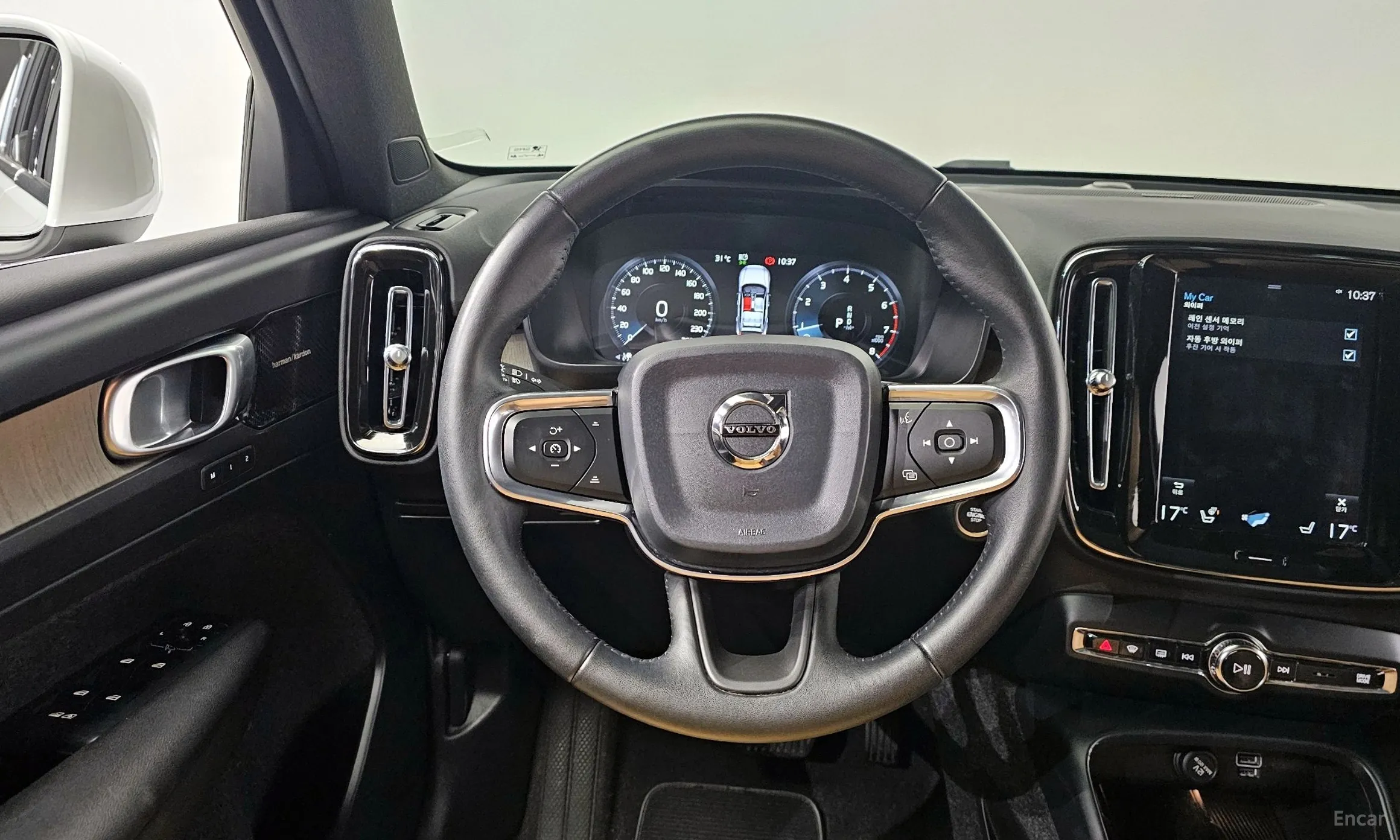 Volvo XC40 превью 13