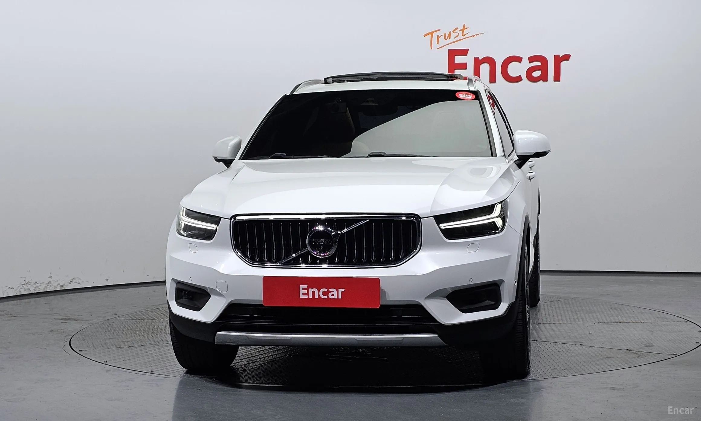 Volvo XC40 превью 3