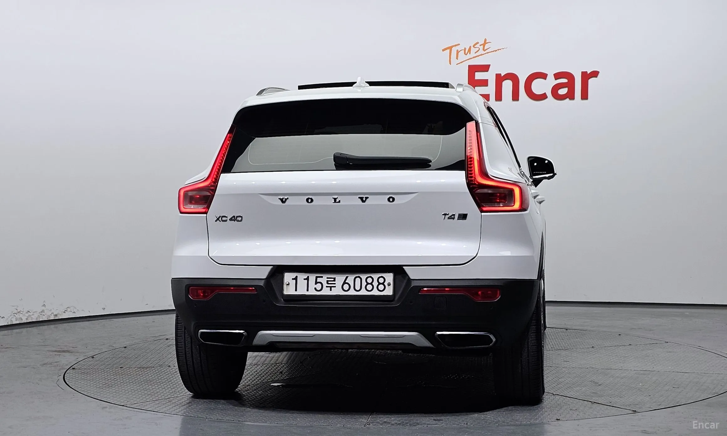 Volvo XC40 превью 4