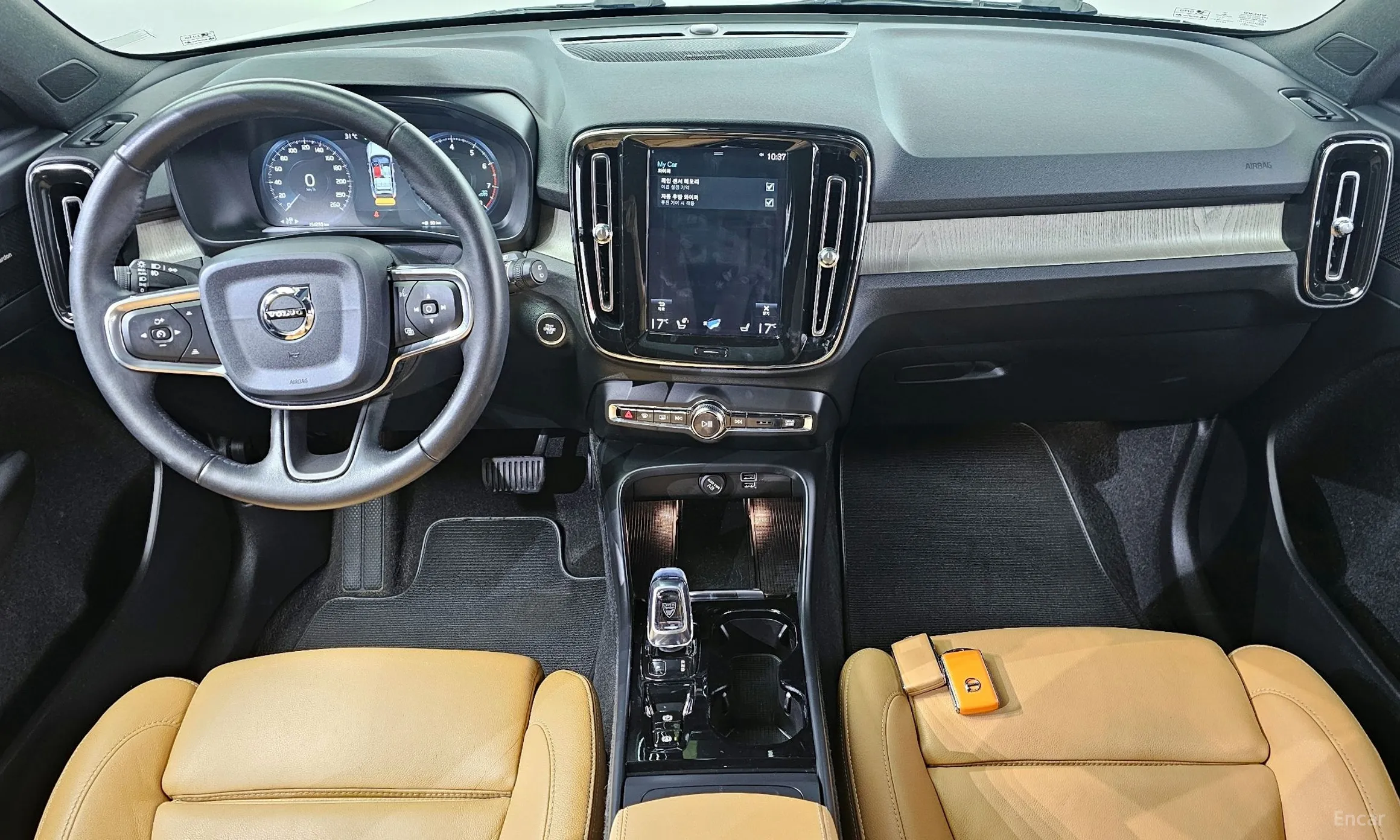 Volvo XC40 превью 7
