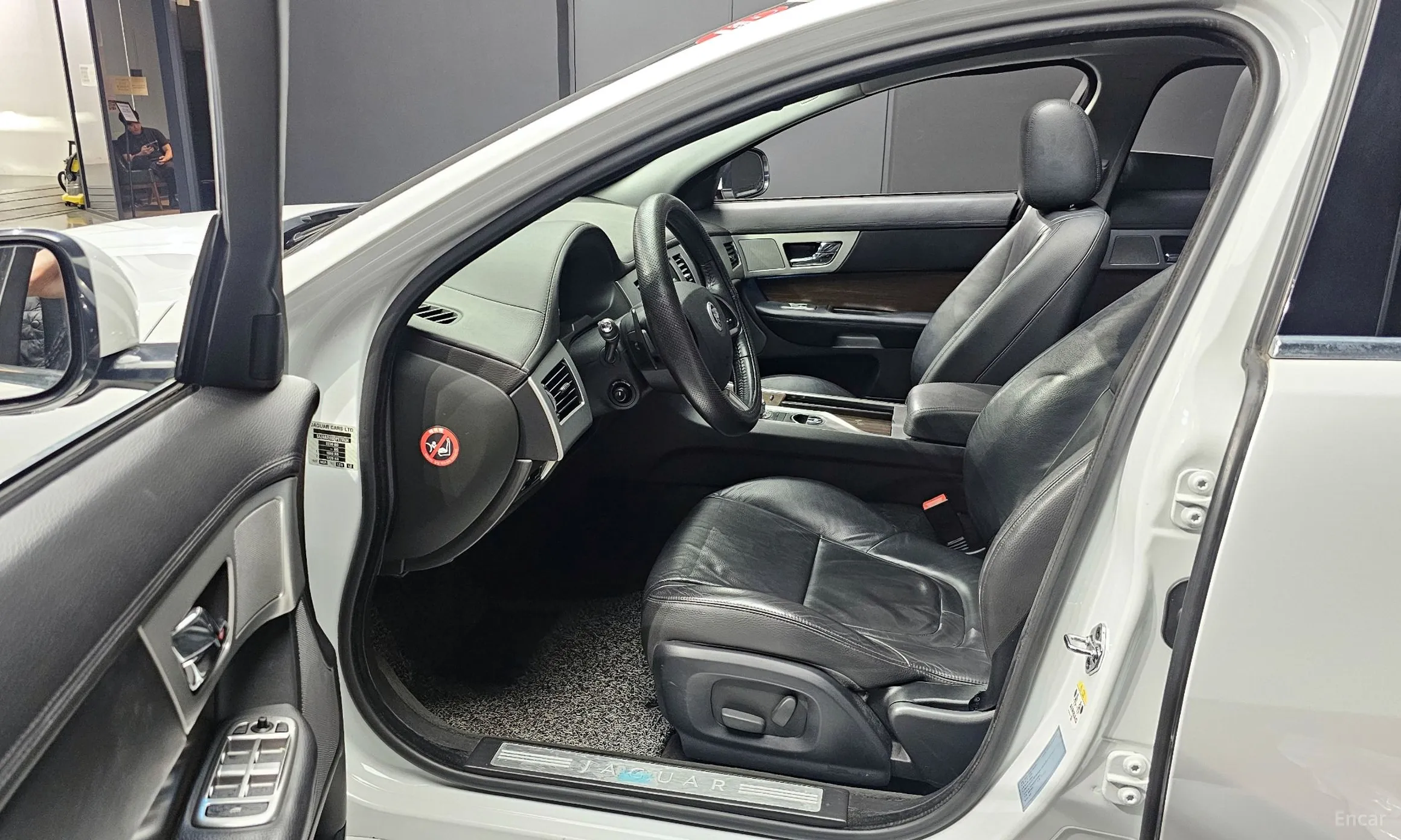 Jaguar New XF превью 10