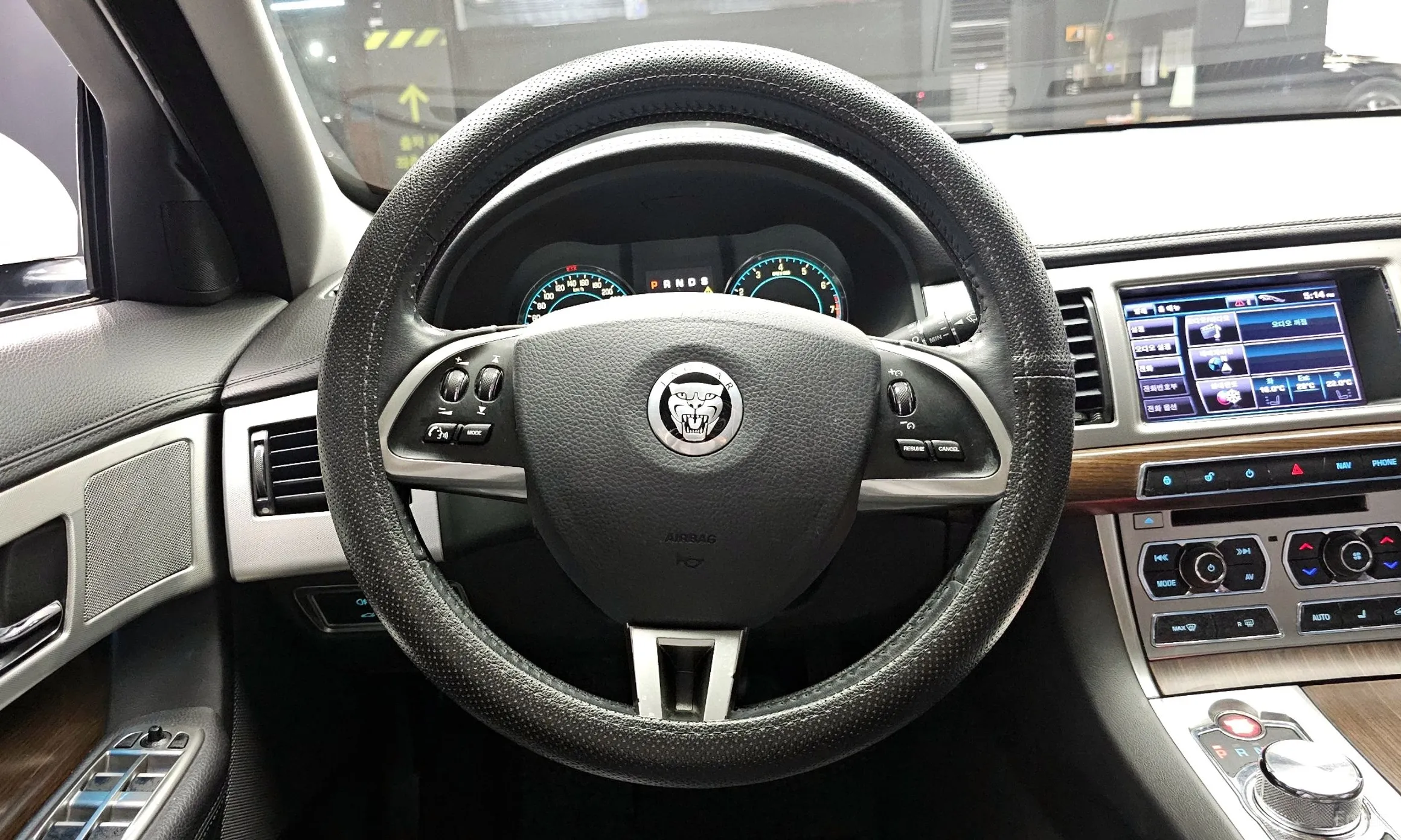 Jaguar New XF превью 13