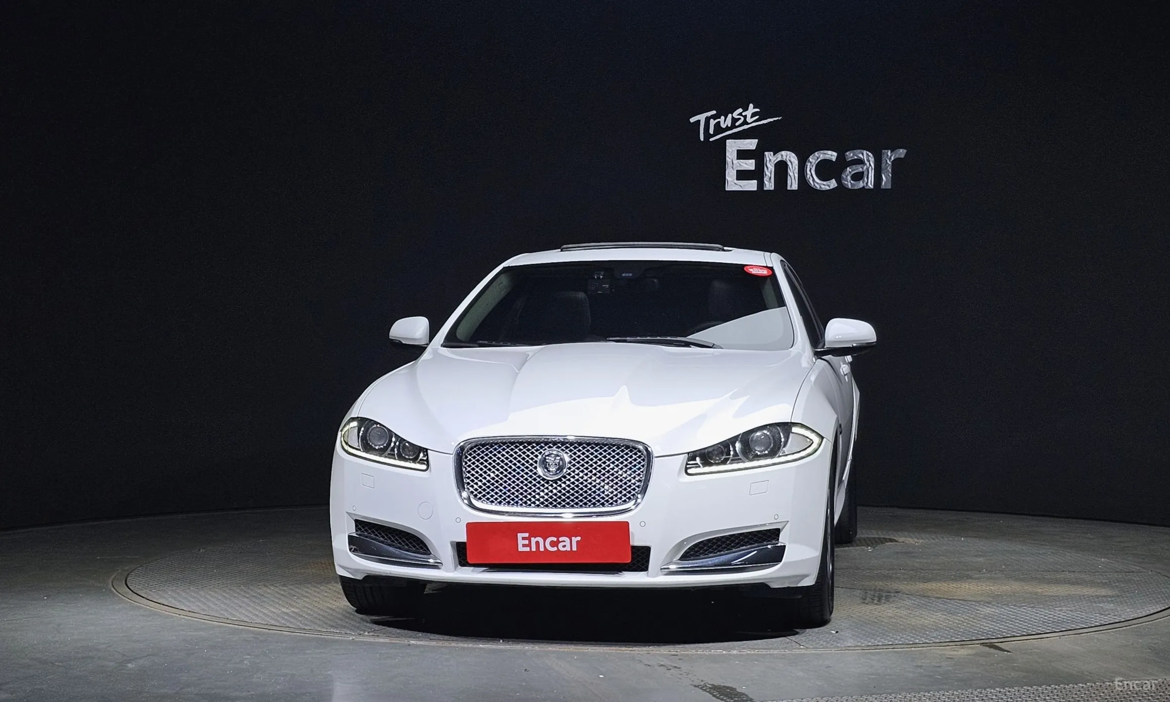 Jaguar New XF превью 3
