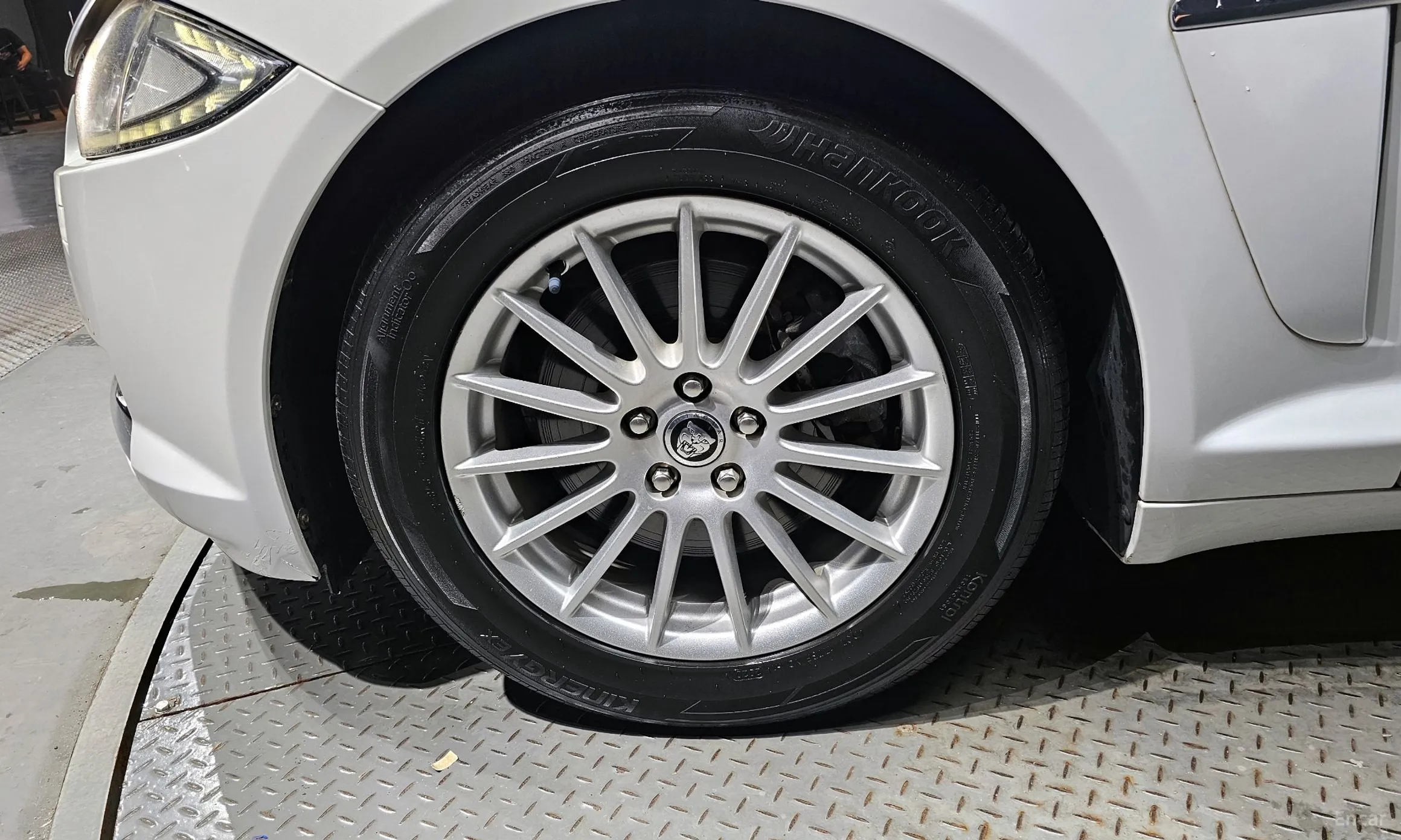Jaguar New XF превью 5