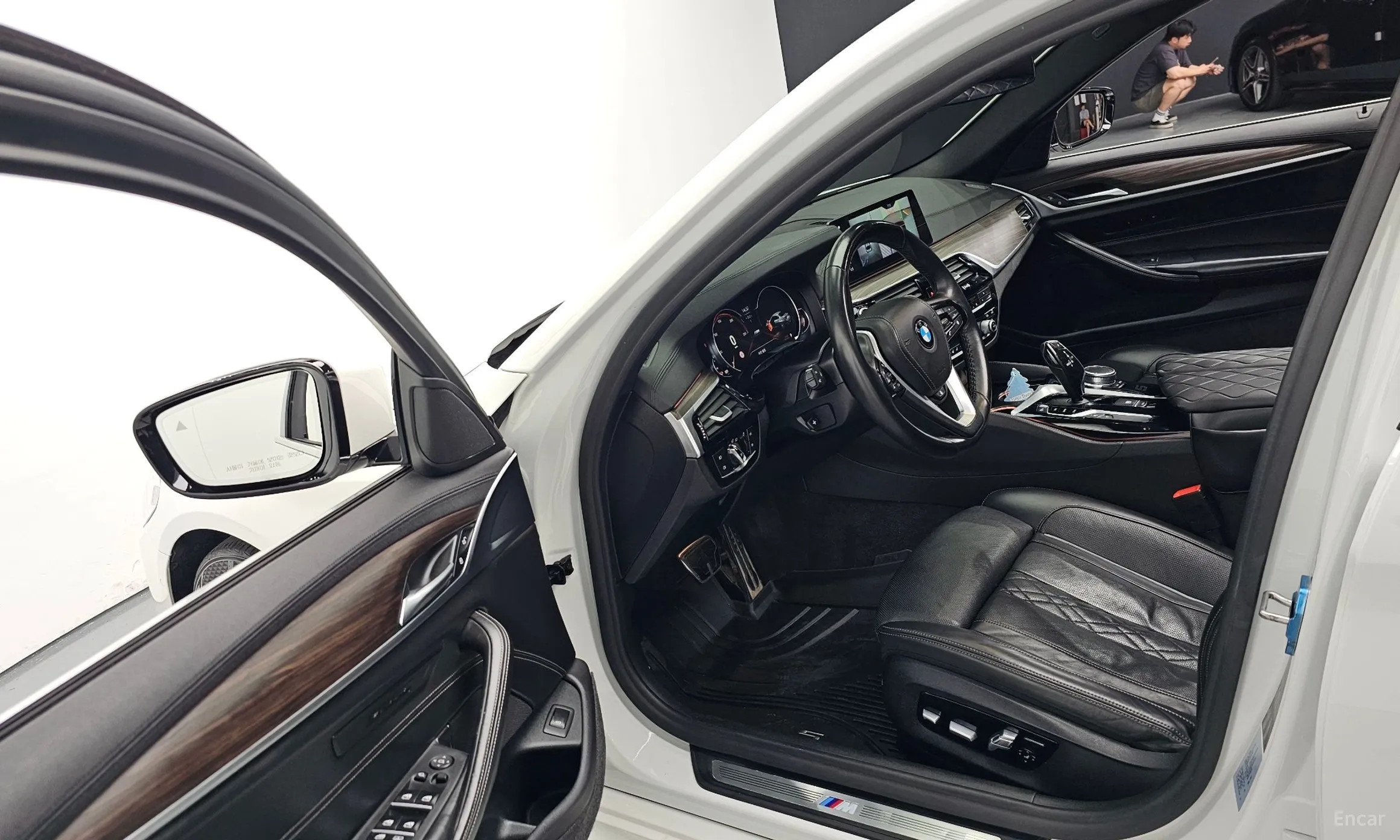 BMW 5 Series (G30) превью 10