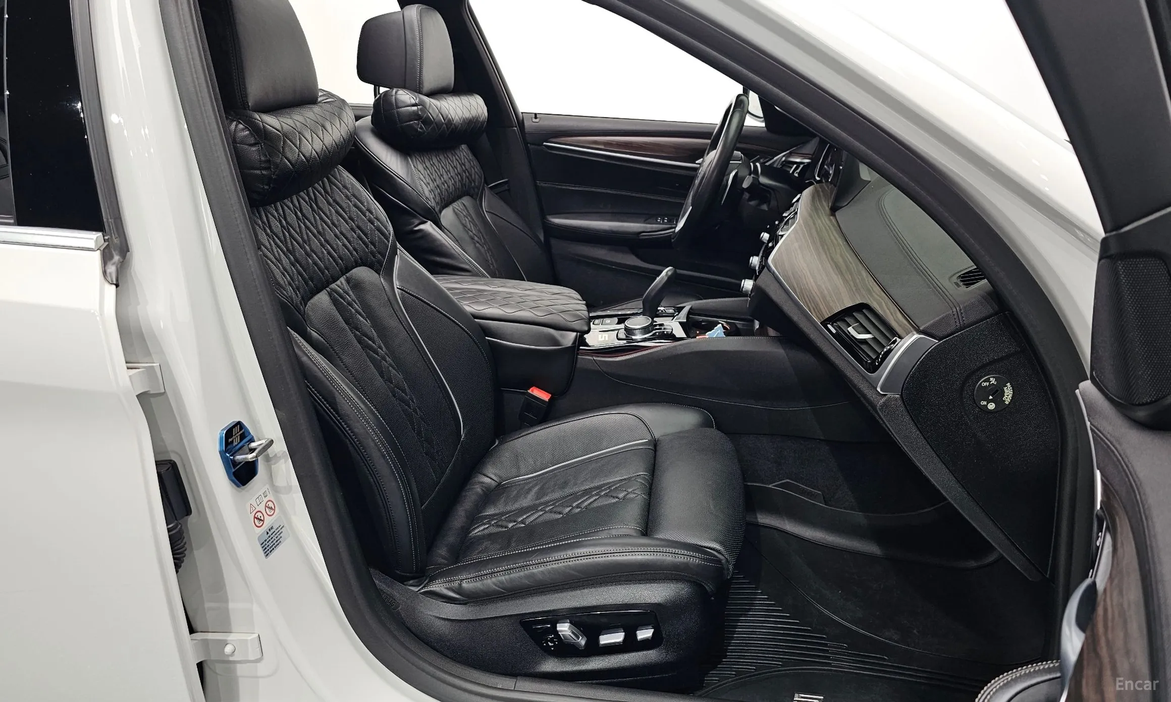 BMW 5 Series (G30) превью 12
