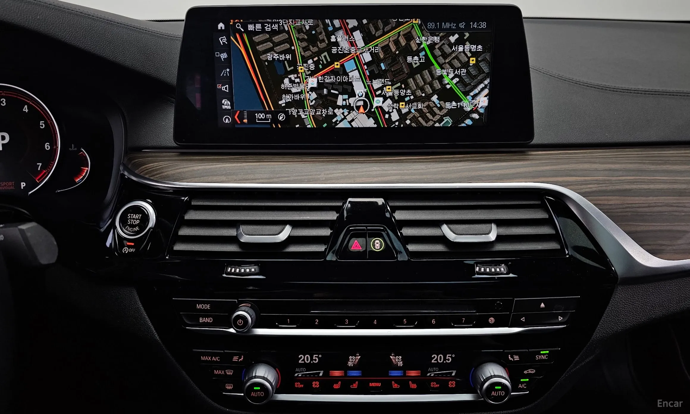 BMW 5 Series (G30) превью 14