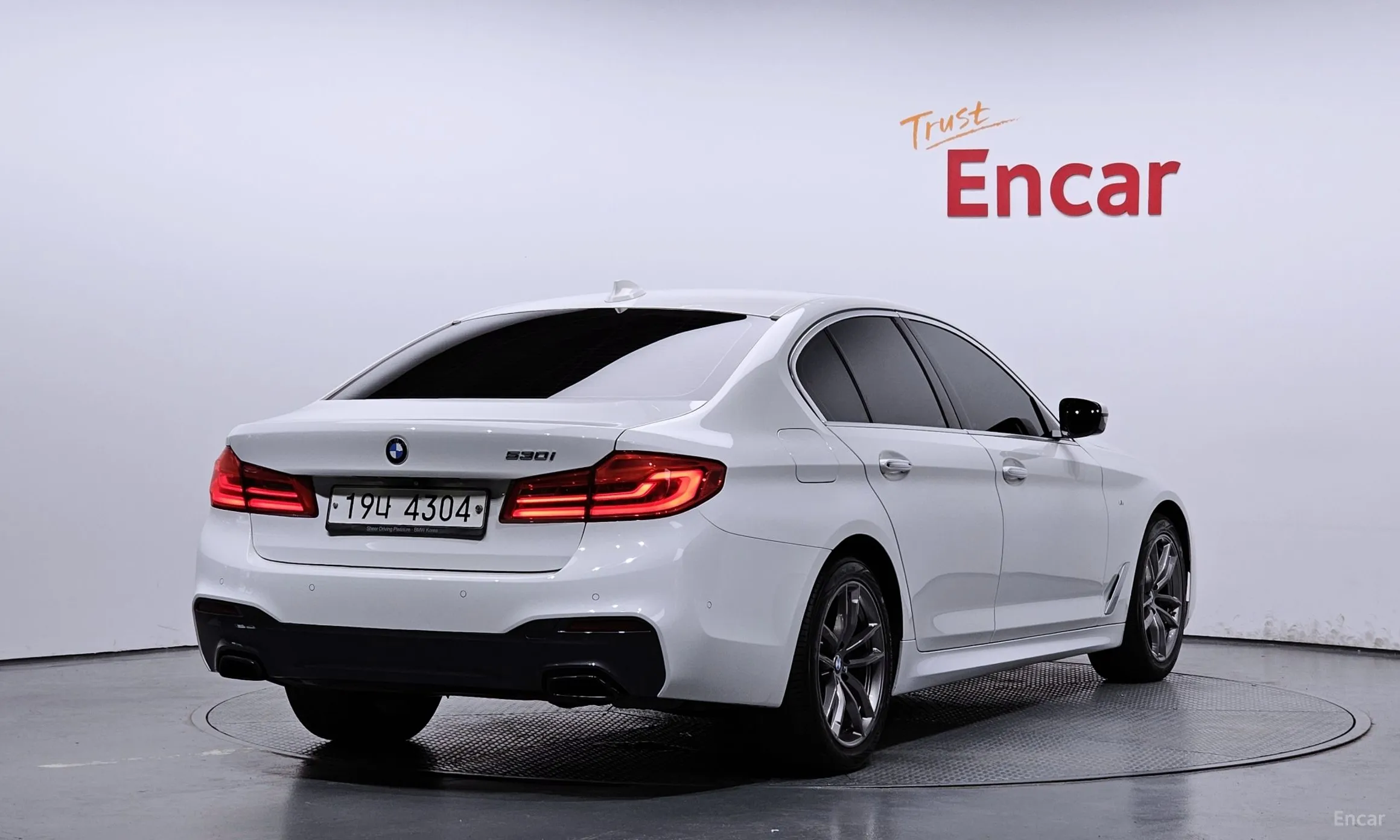 BMW 5 Series (G30) превью 2