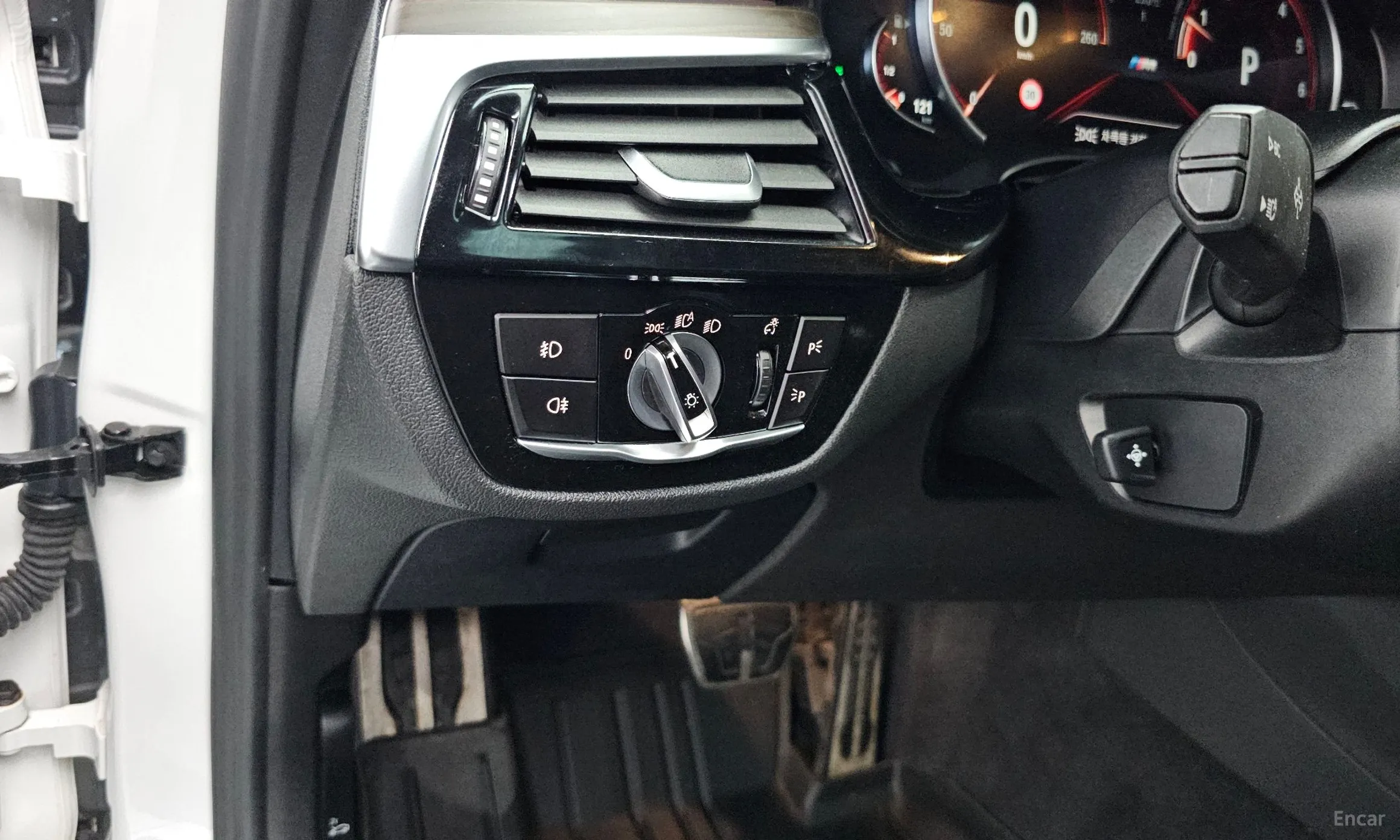 BMW 5 Series (G30) превью 16