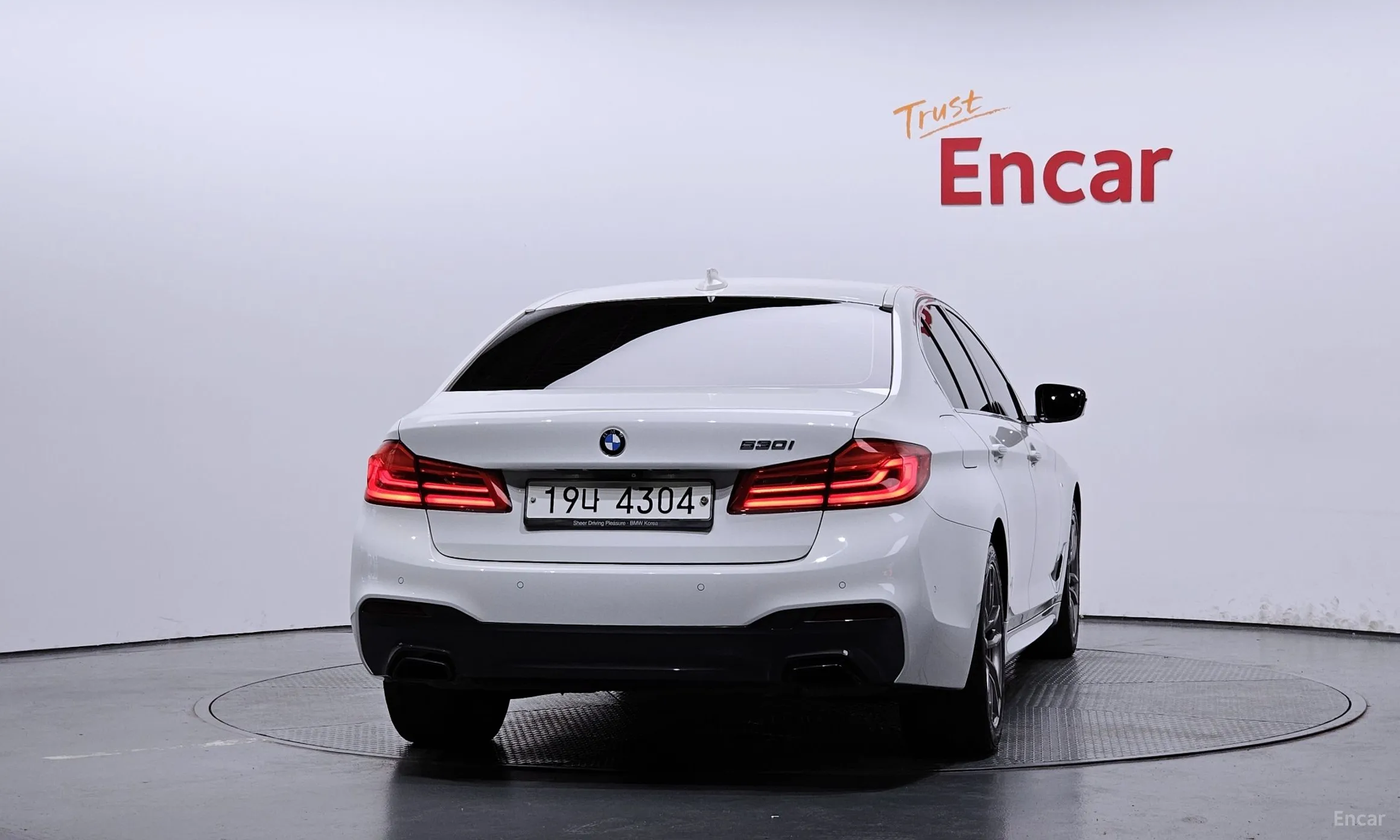 BMW 5 Series (G30) превью 4