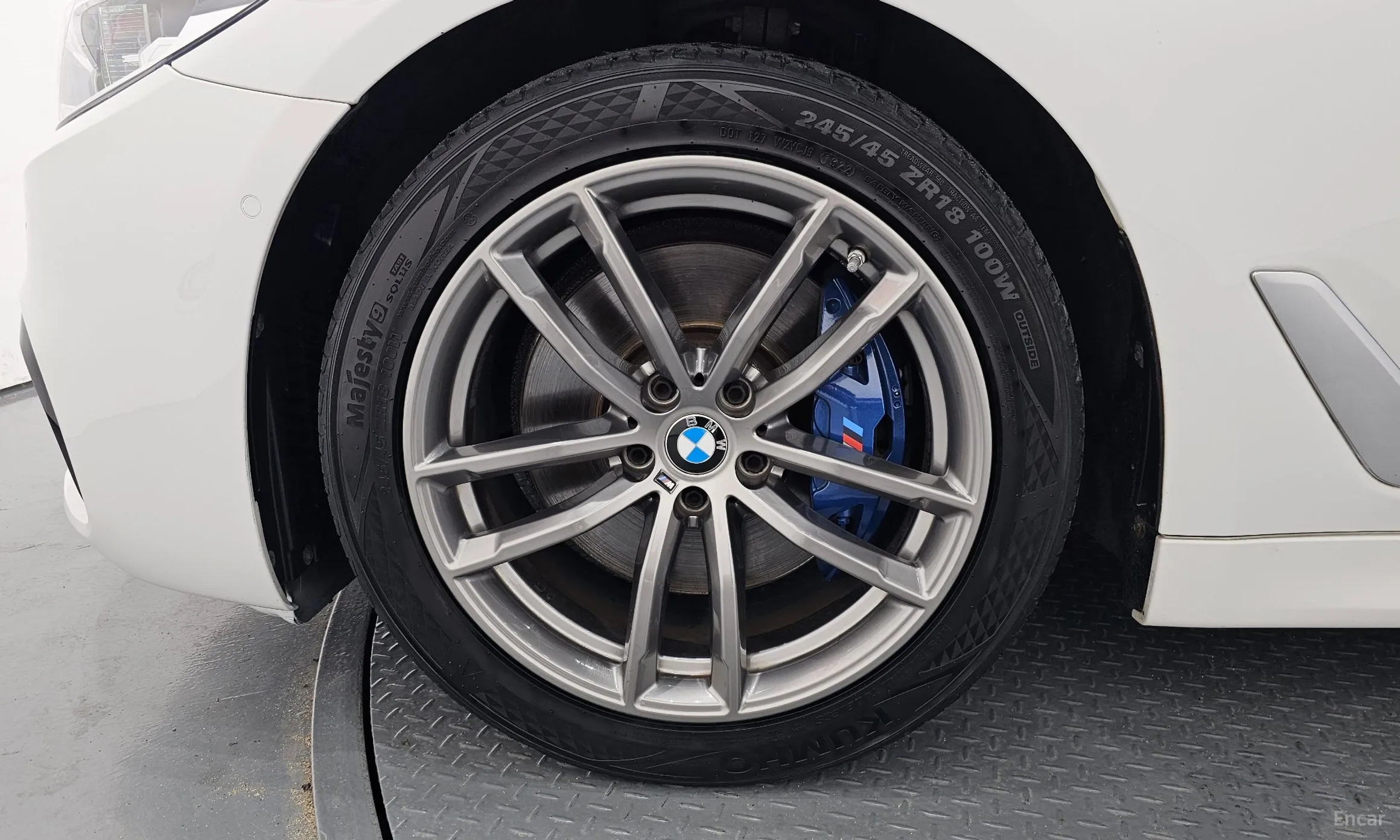 BMW 5 Series (G30) превью 5