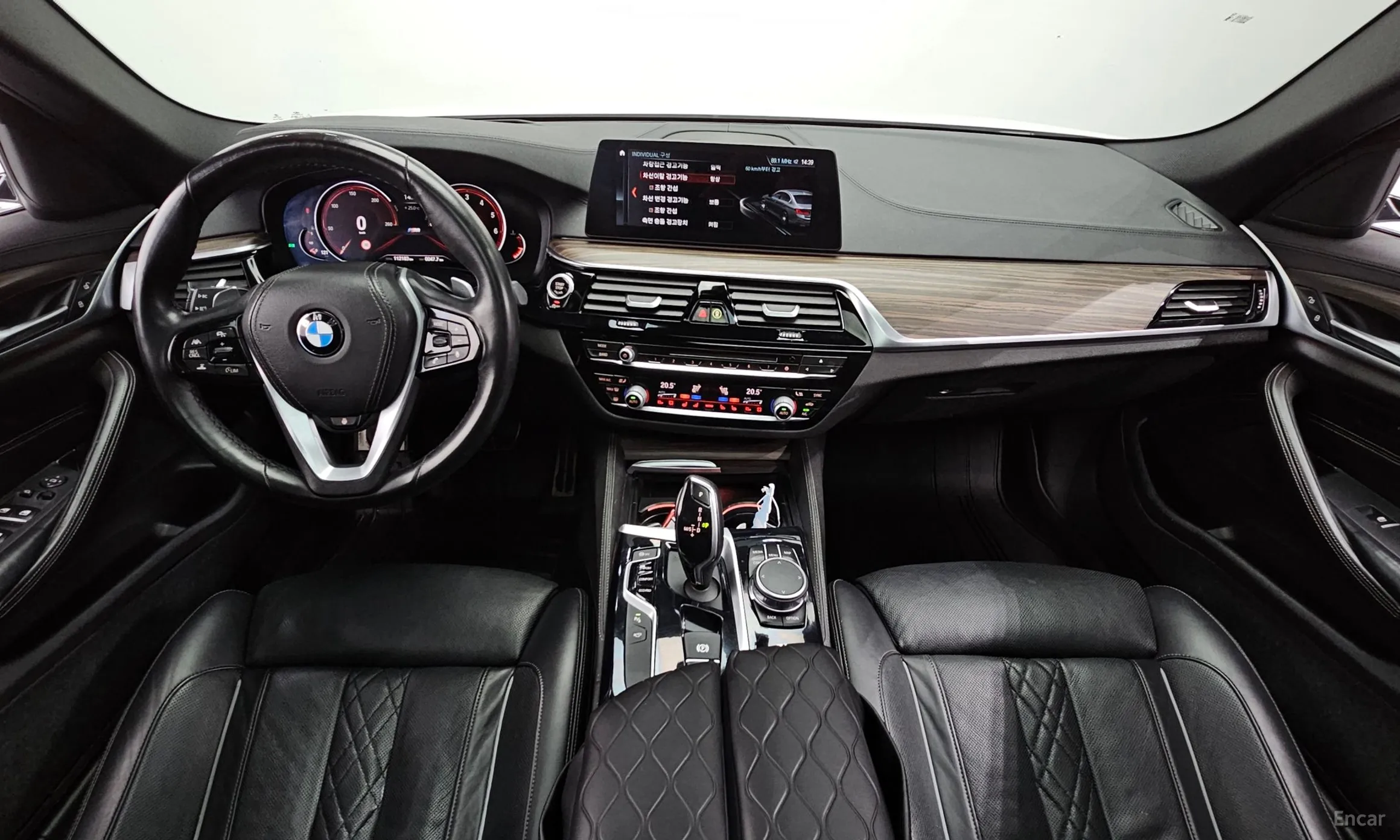 BMW 5 Series (G30) превью 7