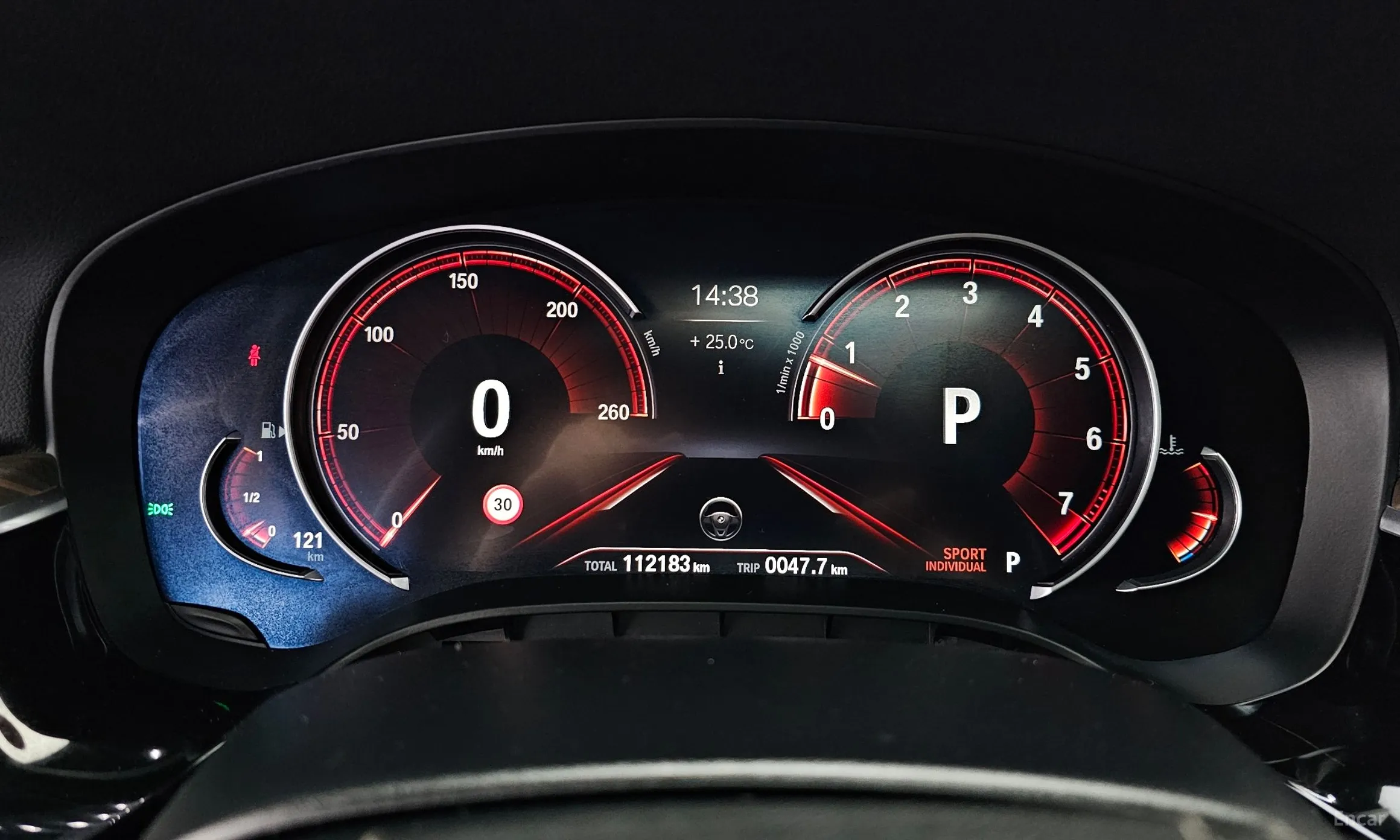 BMW 5 Series (G30) превью 8