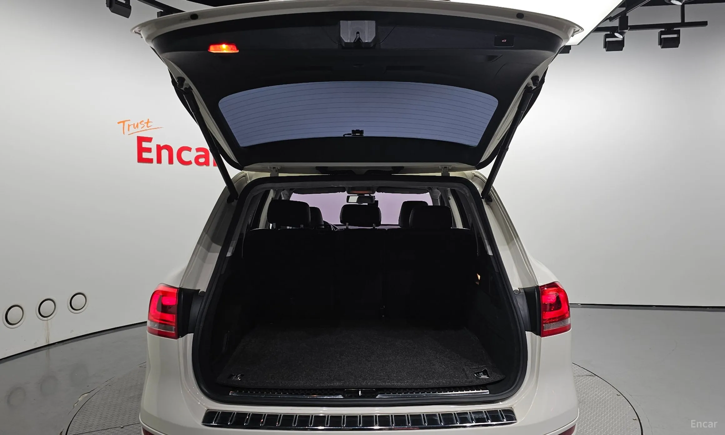 Volkswagen New Touareg превью 20