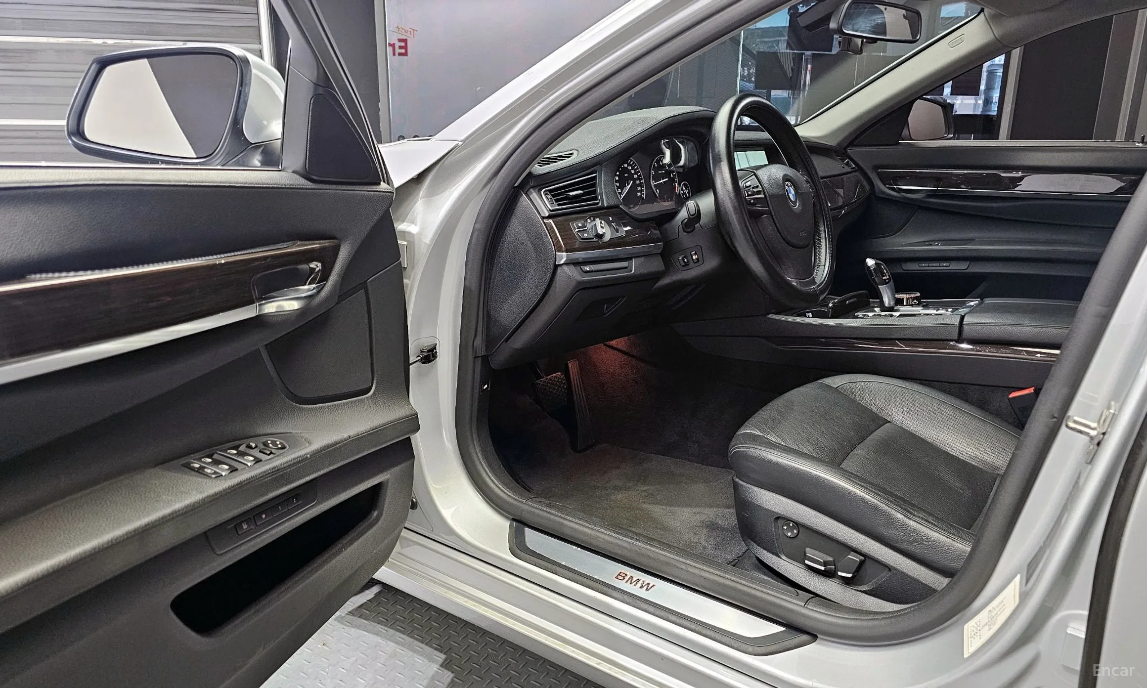 BMW 7 Series (F01) превью 10