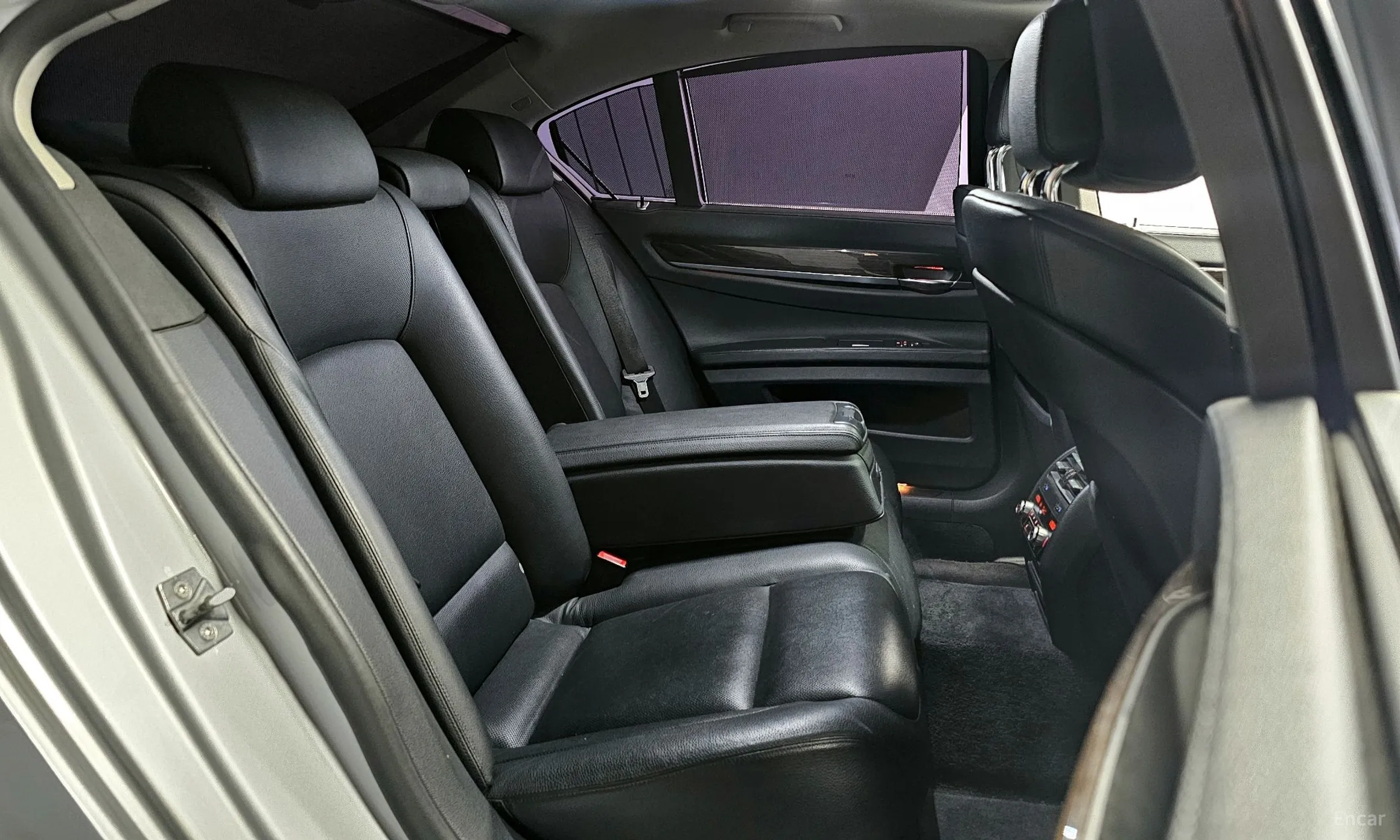 BMW 7 Series (F01) превью 12