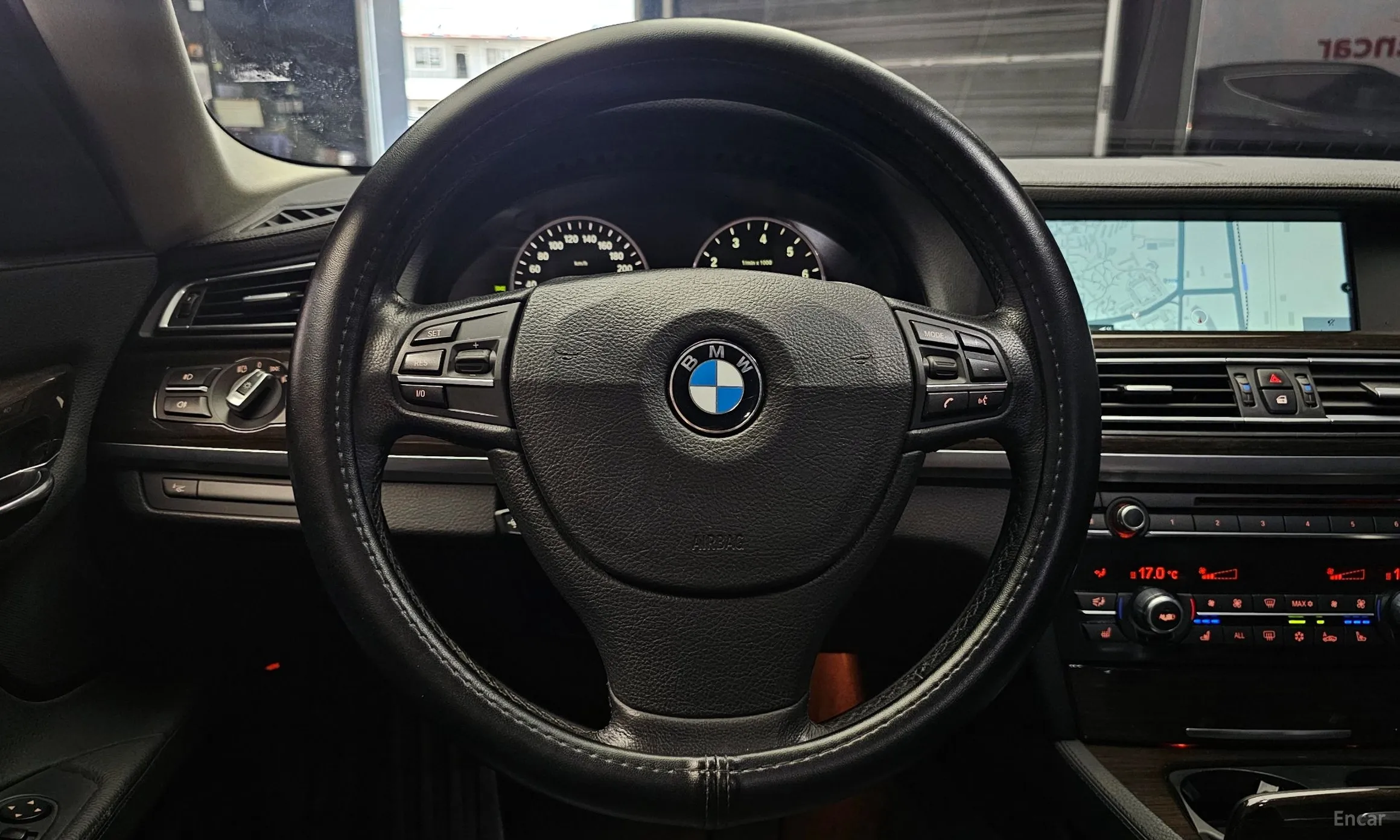 BMW 7 Series (F01) превью 14