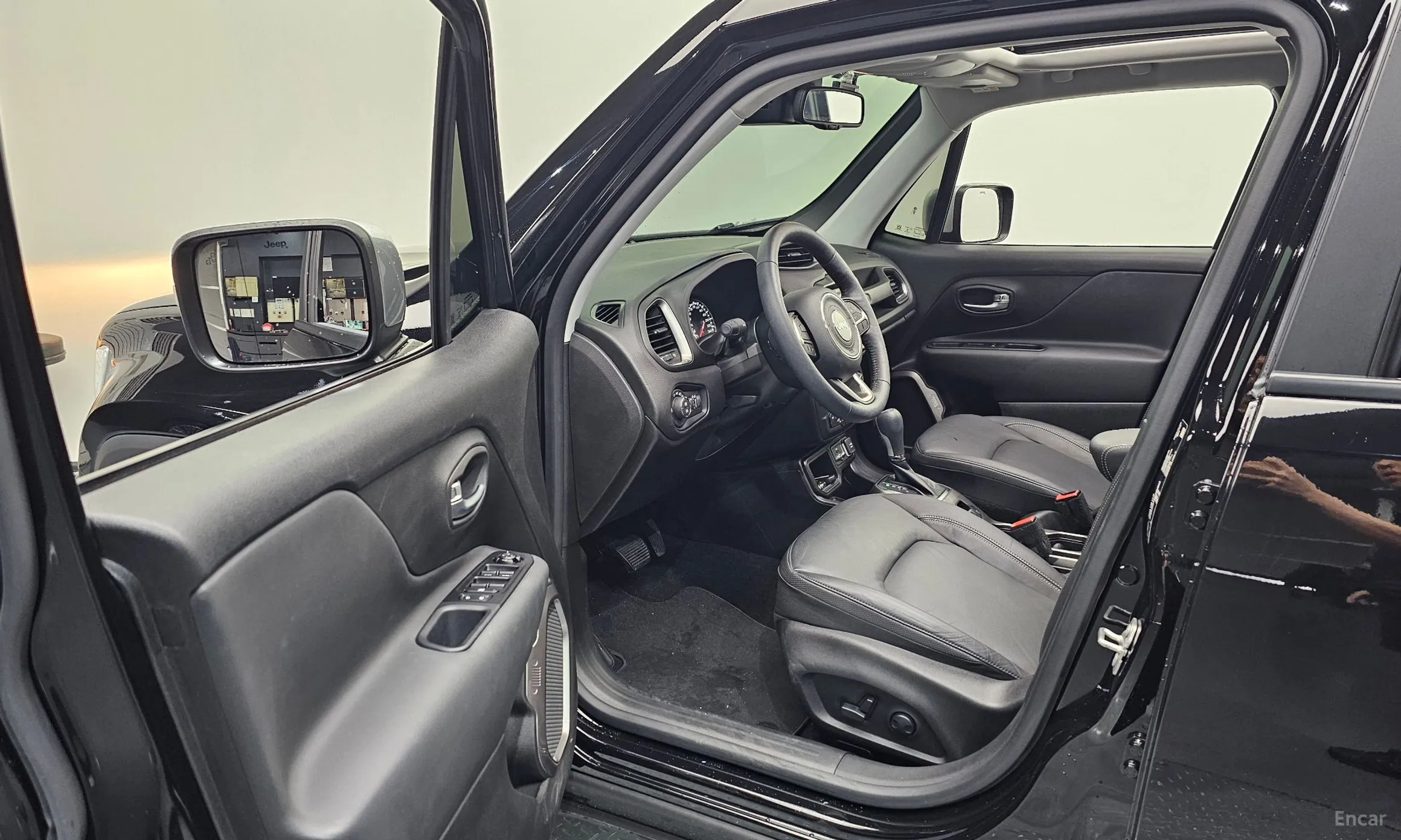 Jeep Renegade превью 10