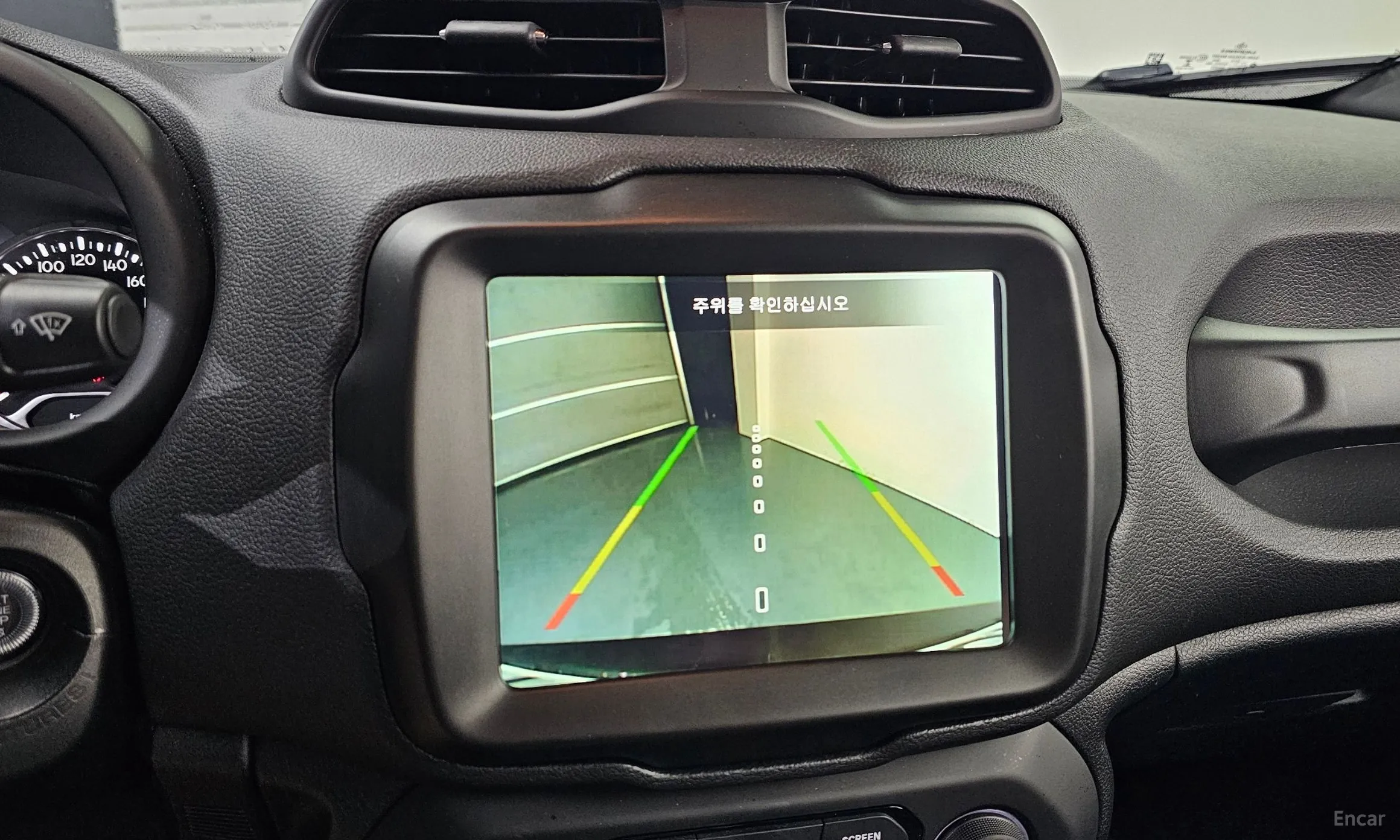 Jeep Renegade превью 15