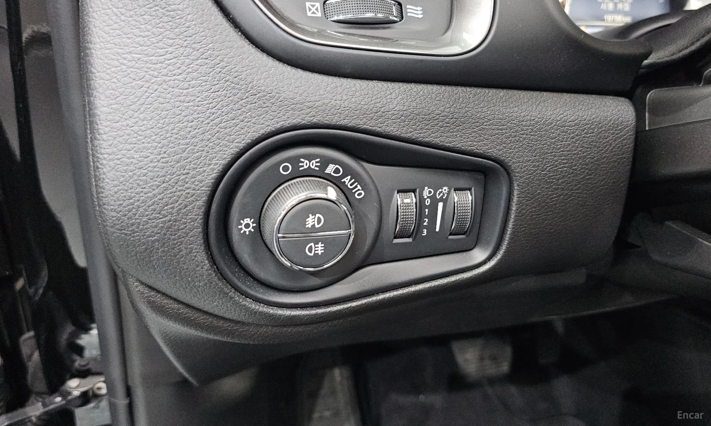 Jeep Renegade превью 17