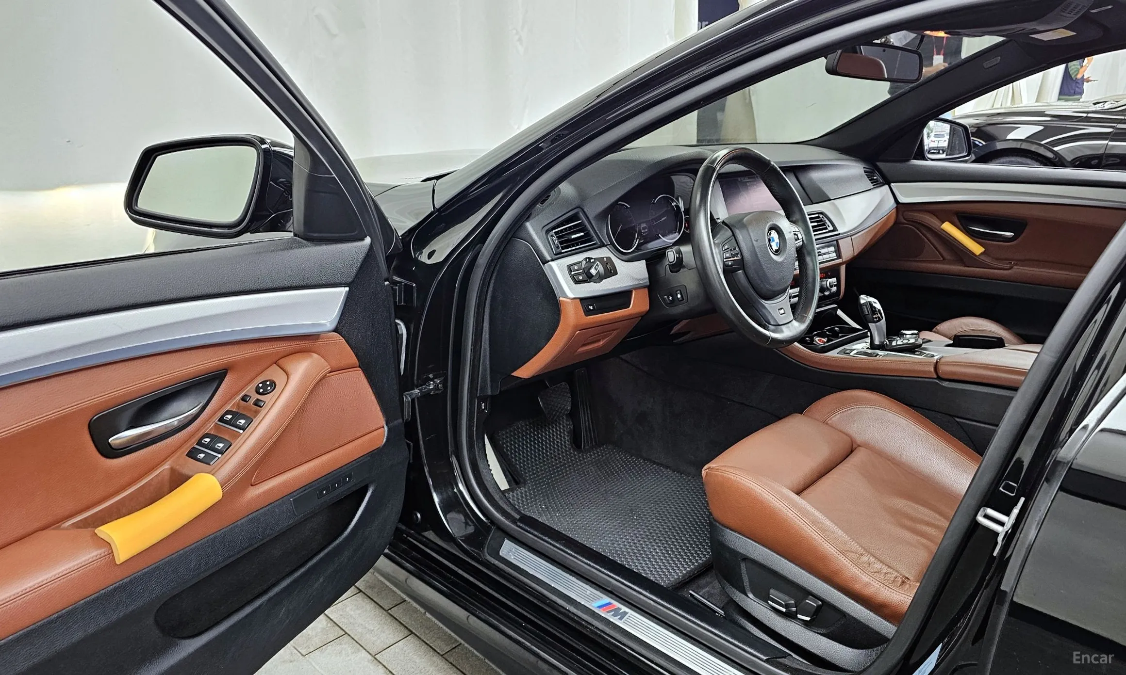 BMW 5 Series (F10) превью 10