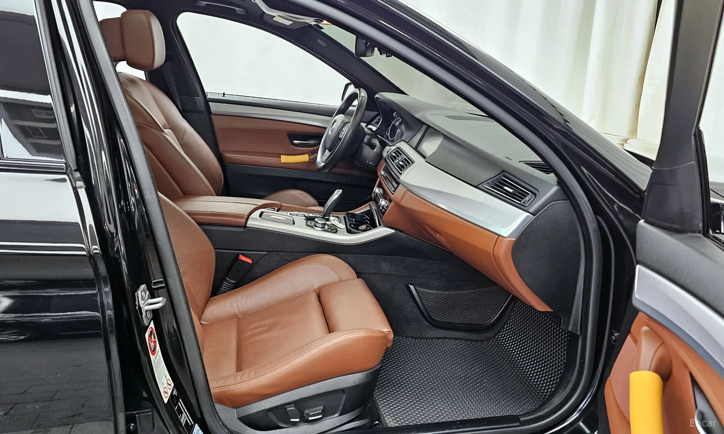 BMW 5 Series (F10) превью 11