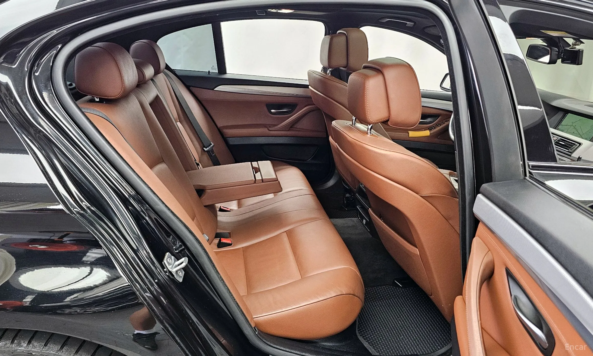 BMW 5 Series (F10) превью 12