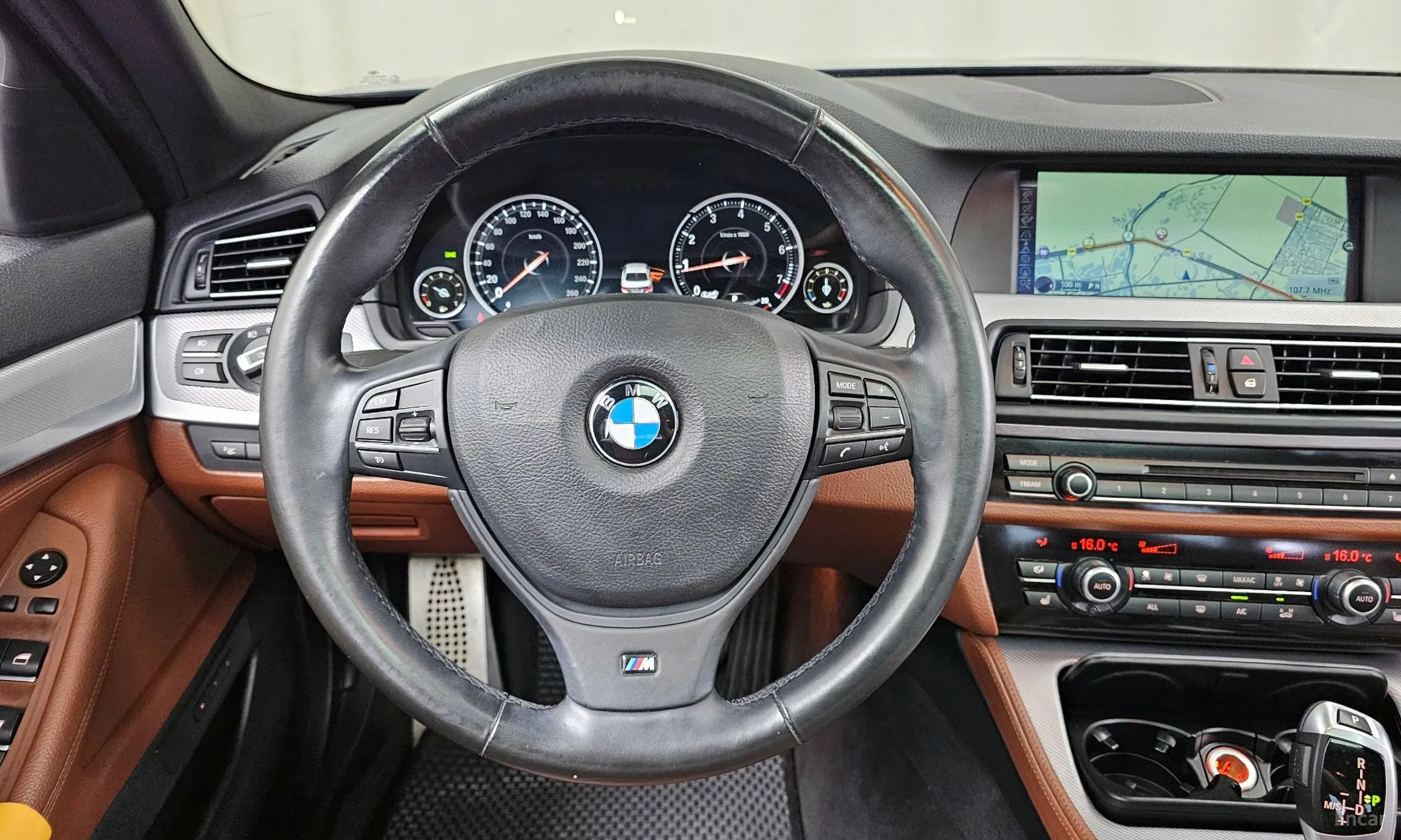 BMW 5 Series (F10) превью 13
