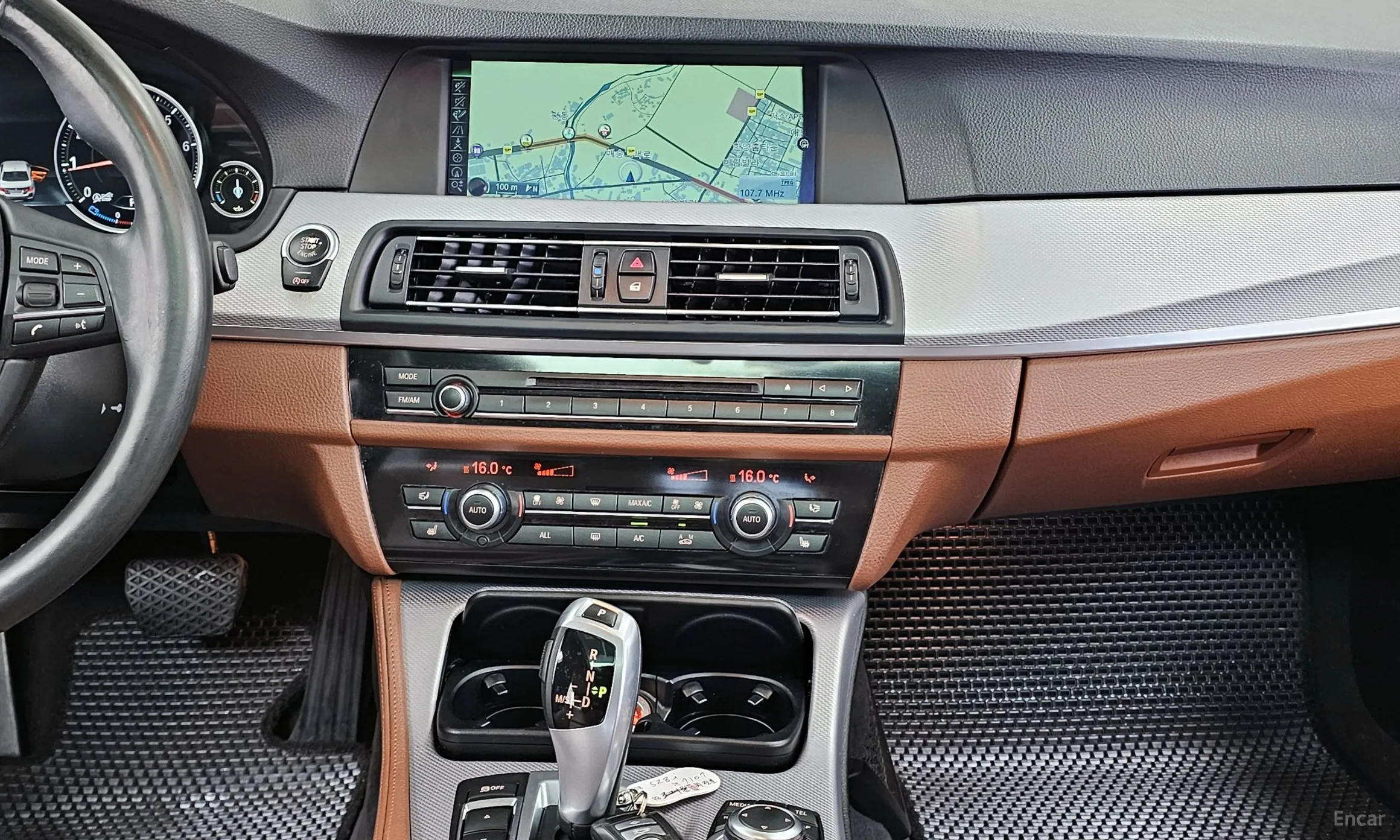 BMW 5 Series (F10) превью 14