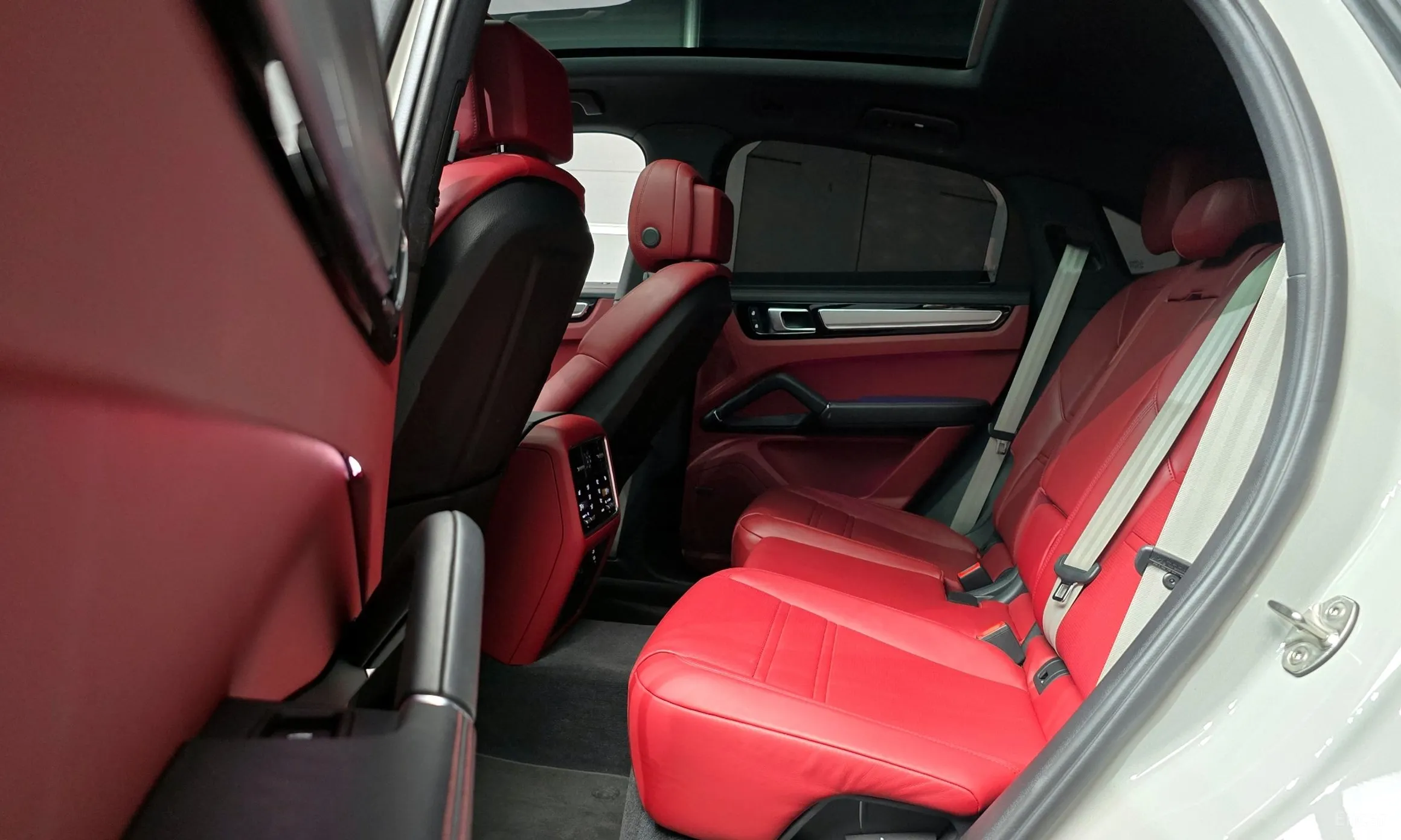 Porsche Cayenne (PO536) превью 12