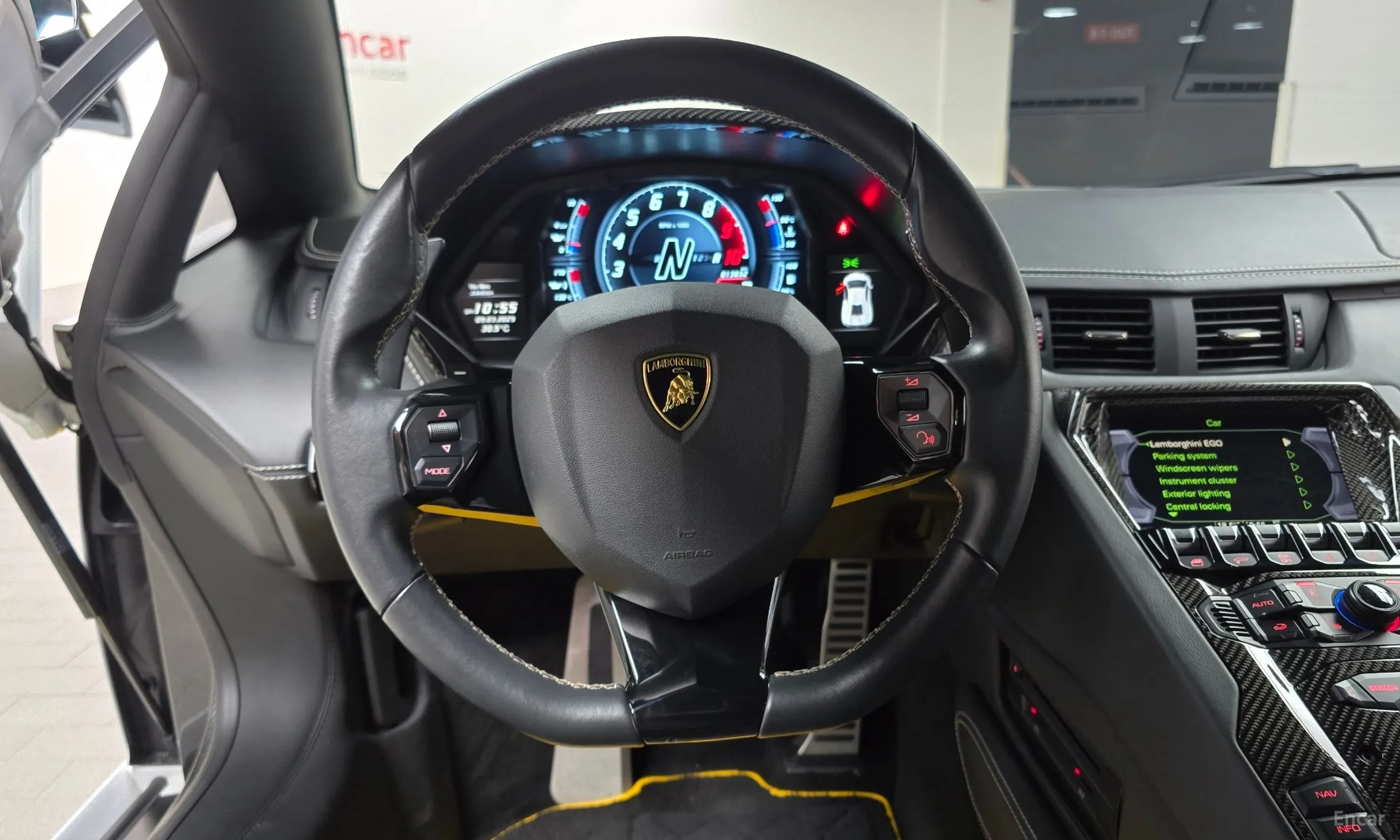 Lamborghini Aventador превью 12