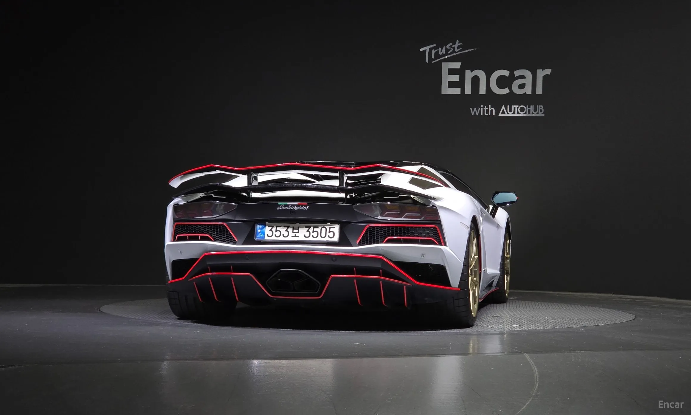 Lamborghini Aventador превью 4