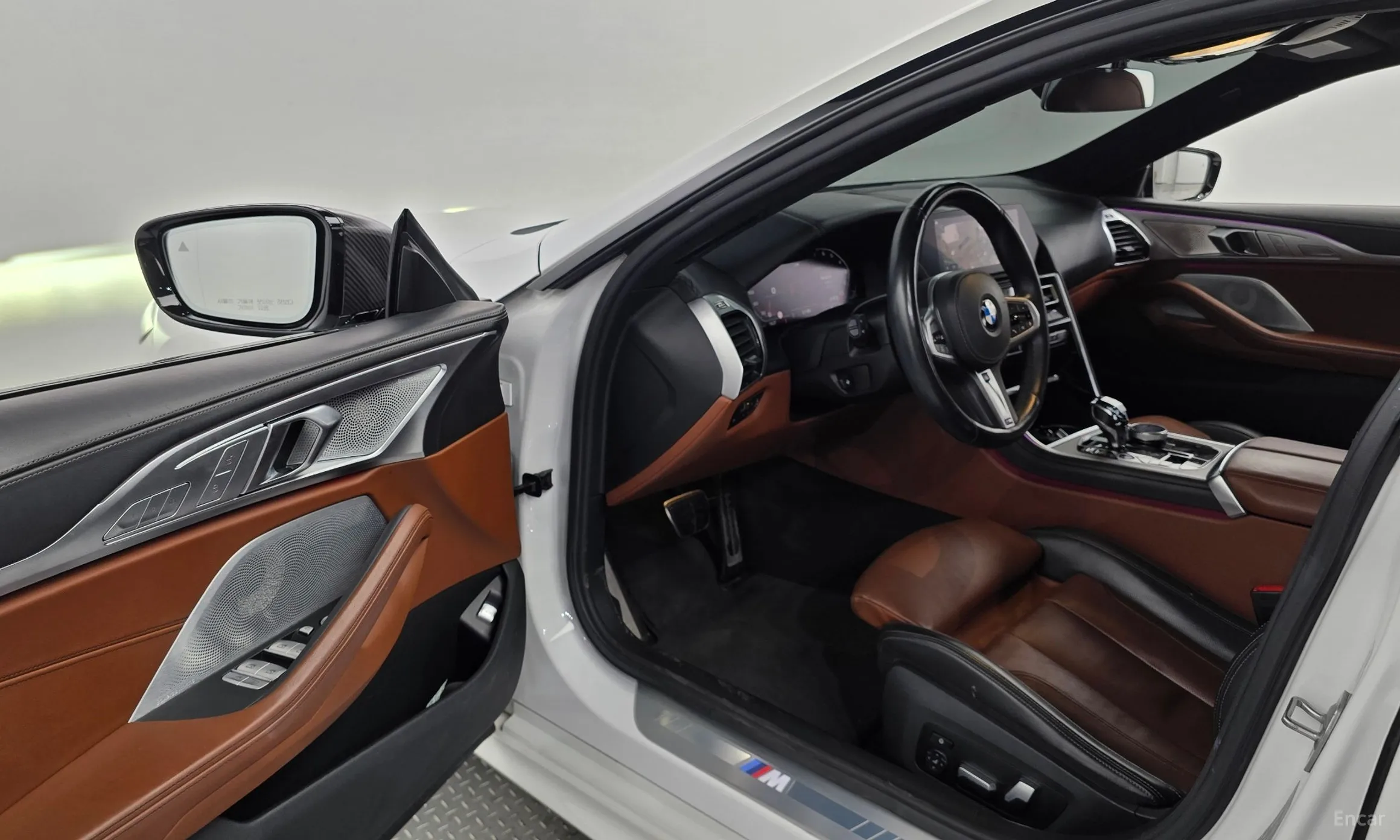 BMW 8-series (G15) превью 10