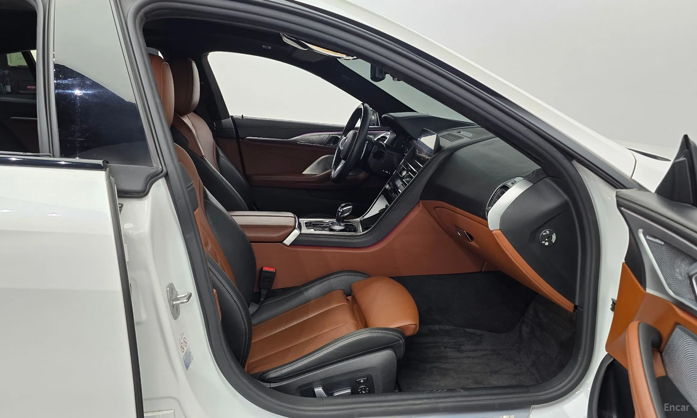 BMW 8-series (G15) превью 11