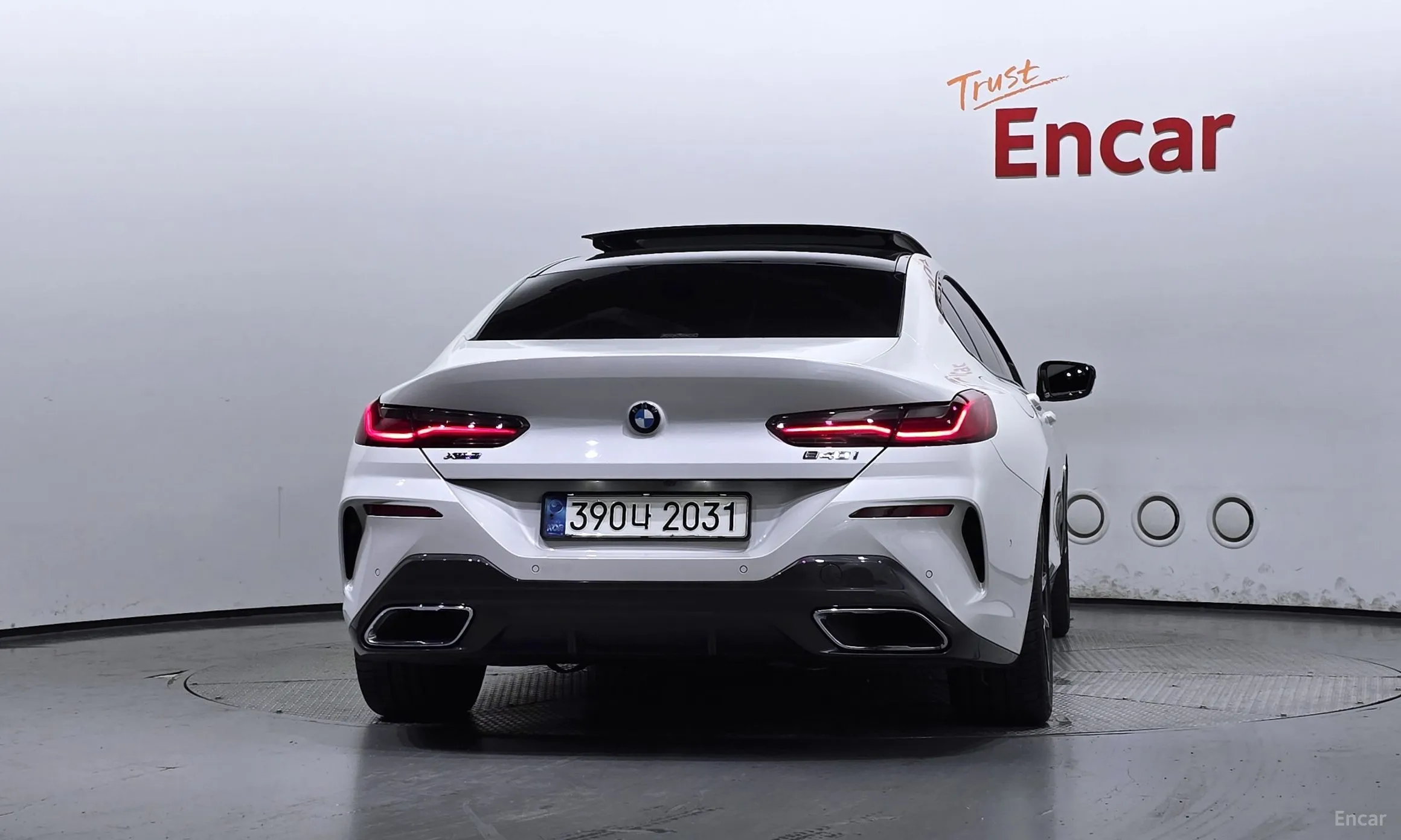 BMW 8-series (G15) превью 4