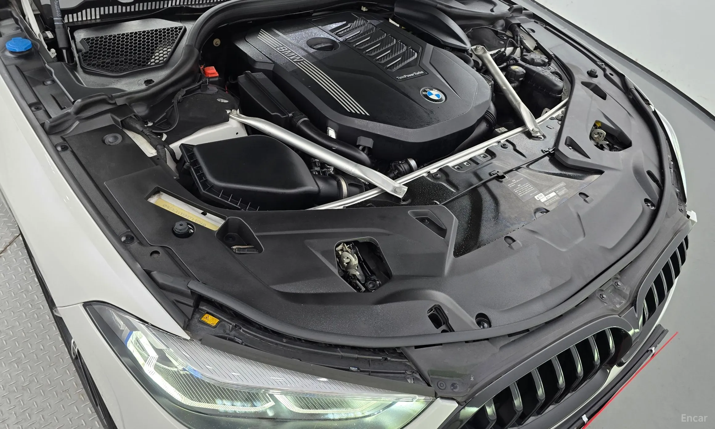BMW 8-series (G15) превью 6