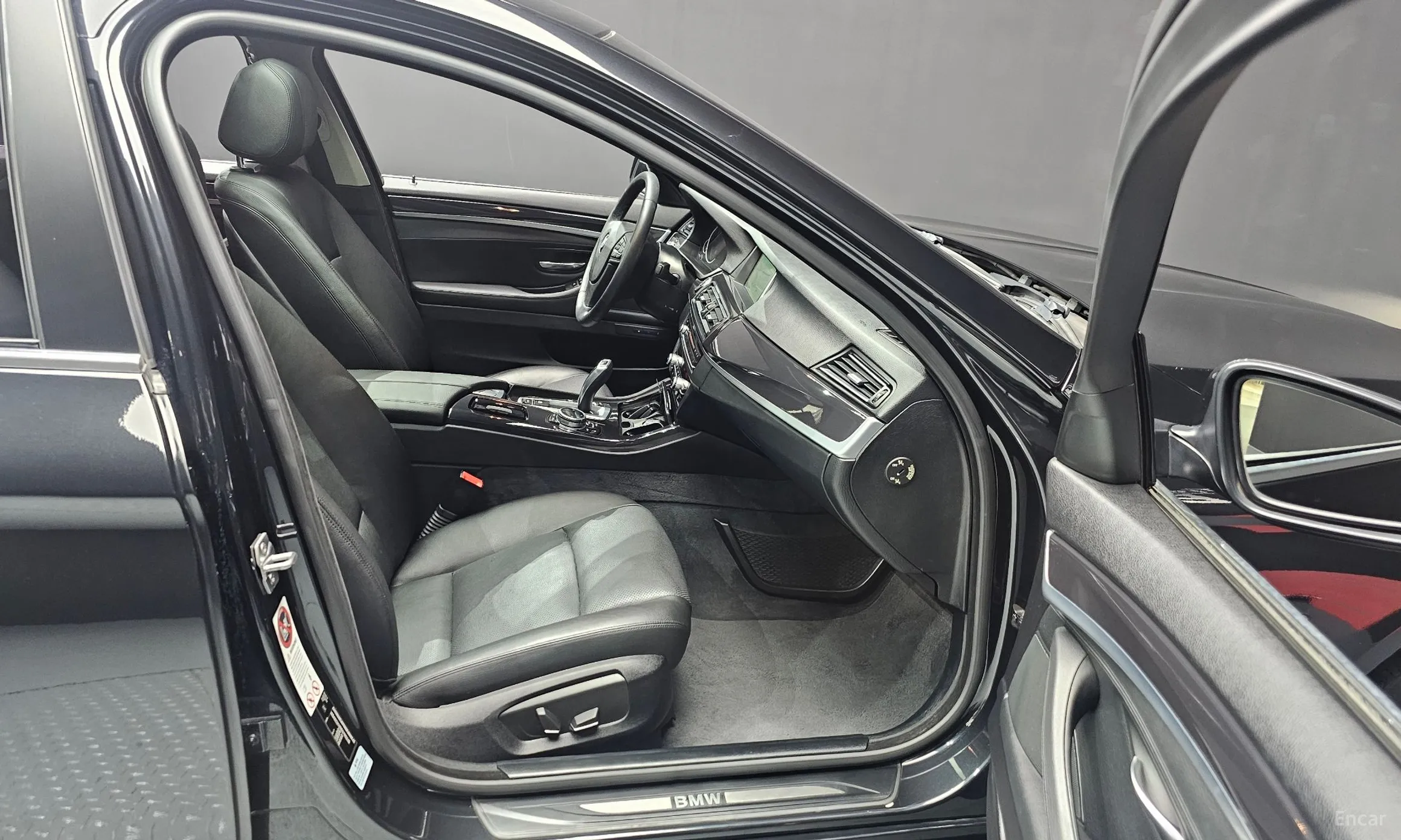 BMW 5 Series (F10) превью 11