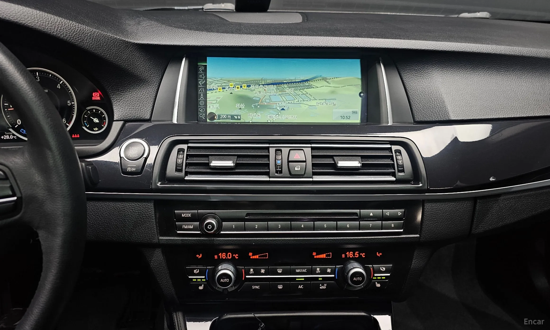BMW 5 Series (F10) превью 14