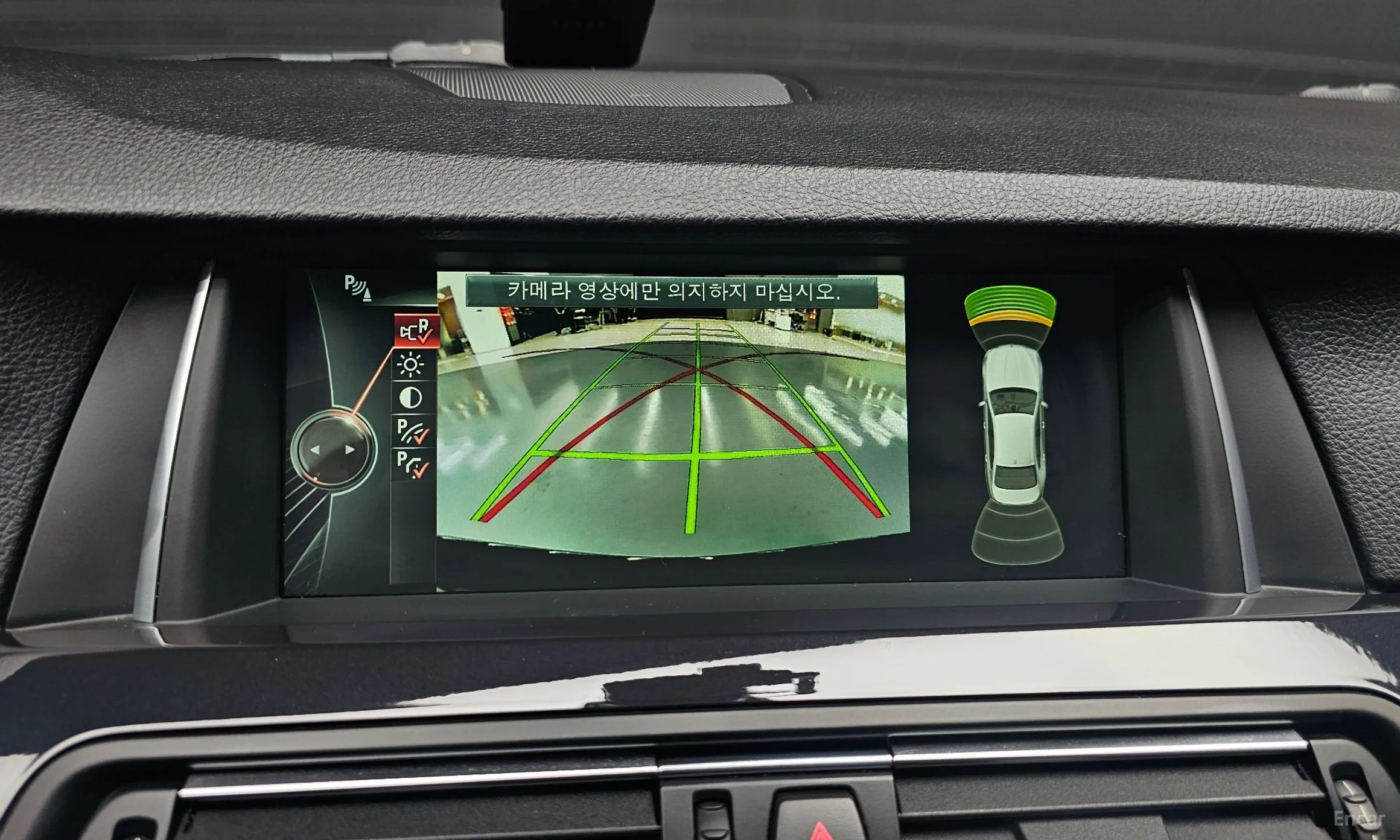 BMW 5 Series (F10) превью 15