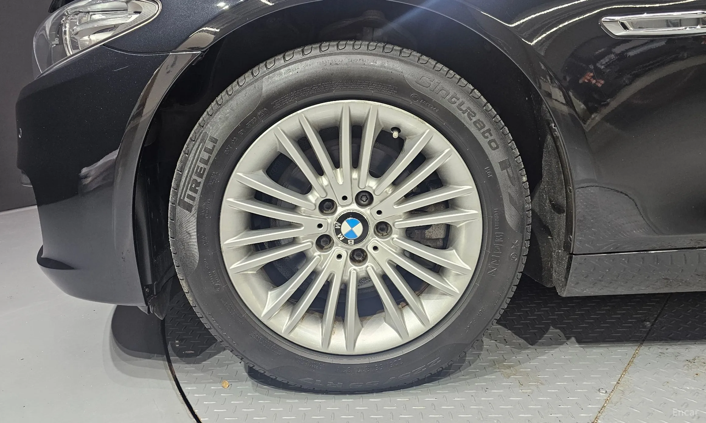 BMW 5 Series (F10) превью 5
