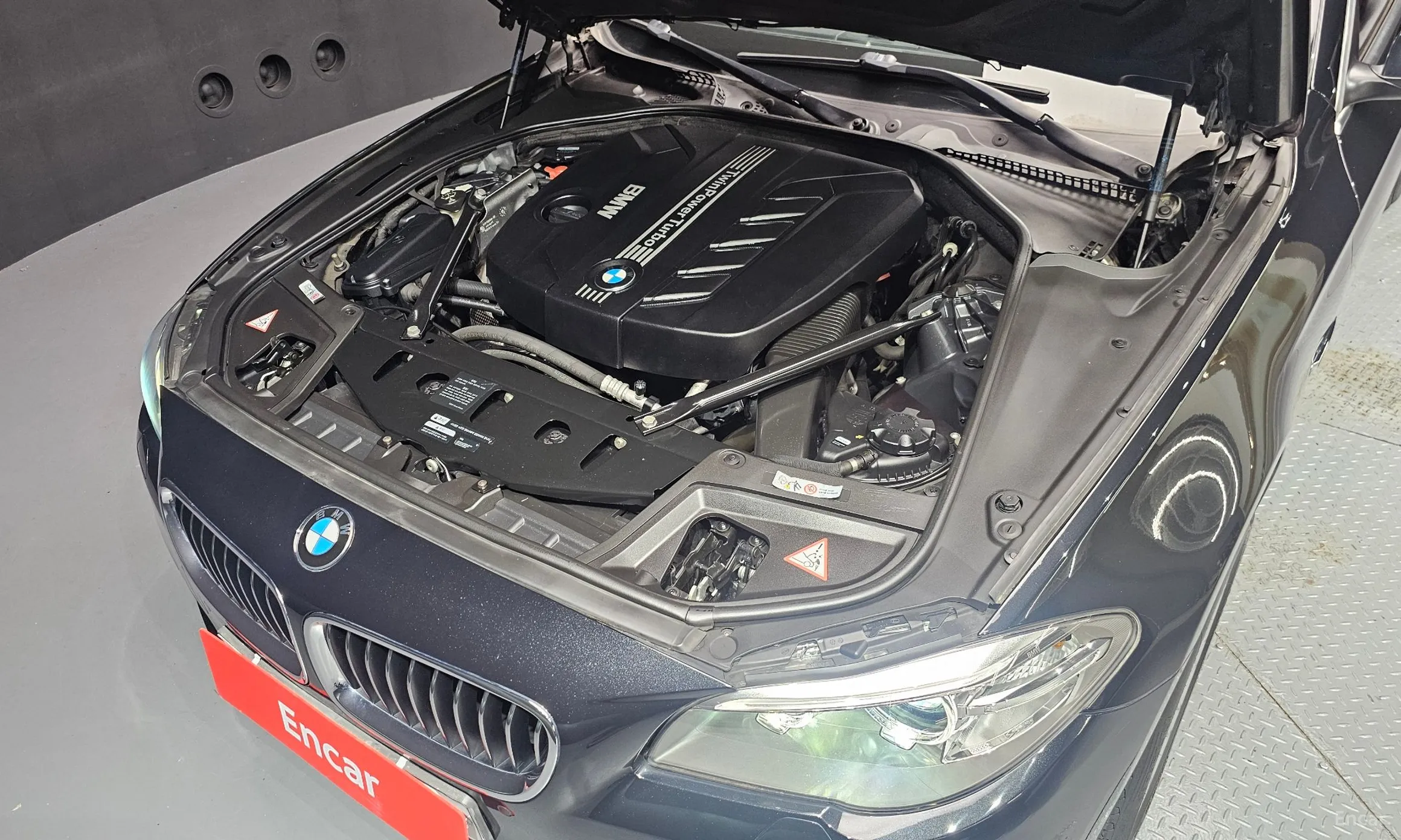 BMW 5 Series (F10) превью 6