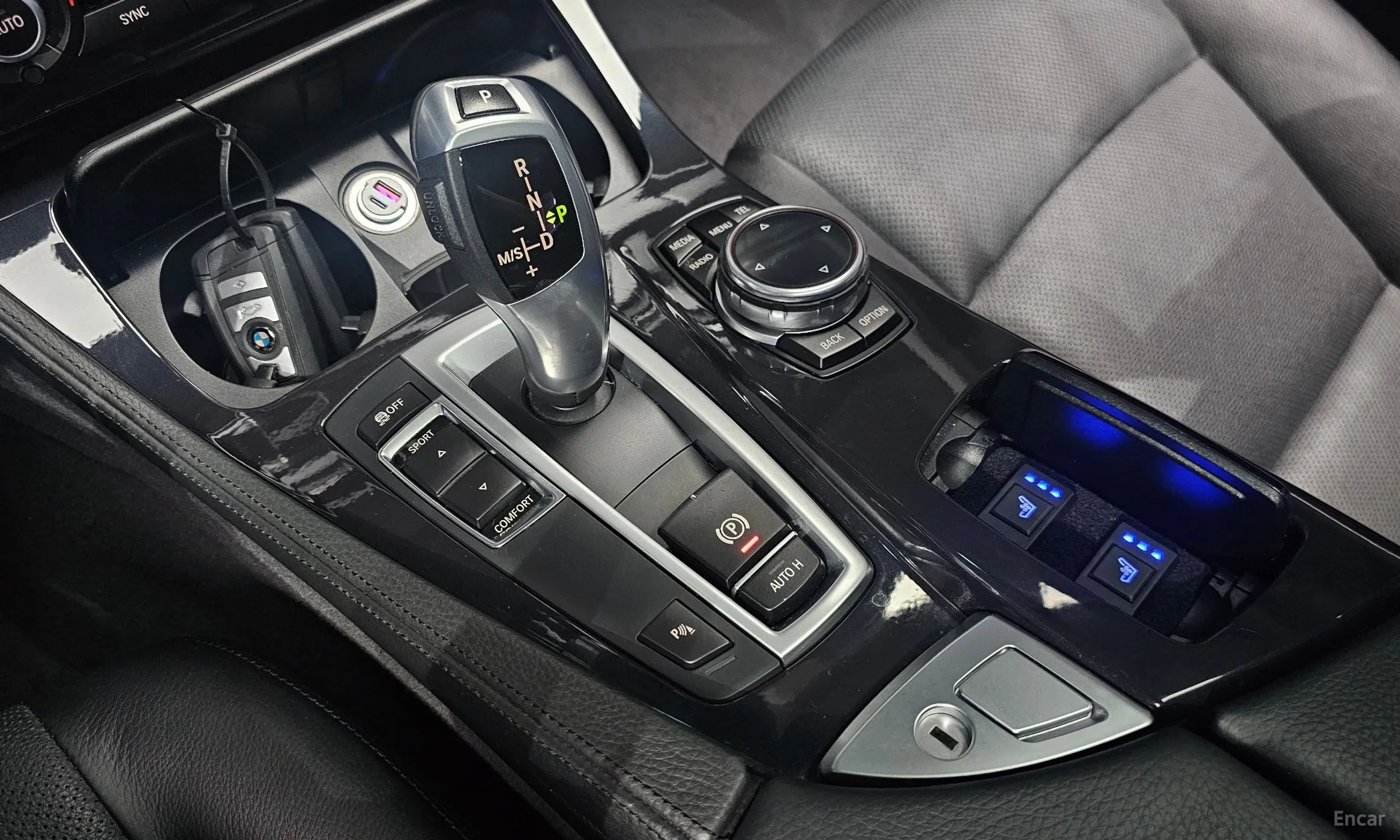 BMW 5 Series (F10) превью 9