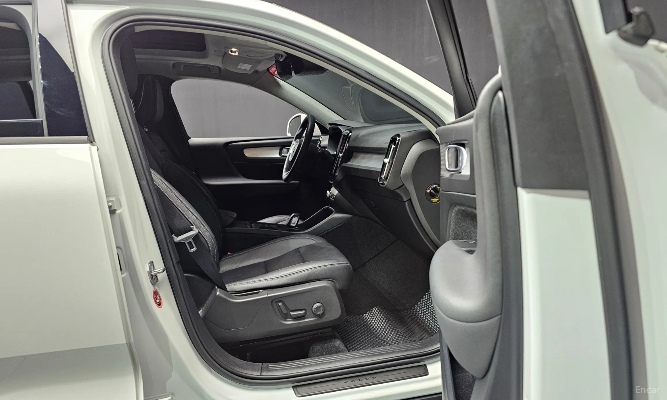 Volvo XC40 превью 11