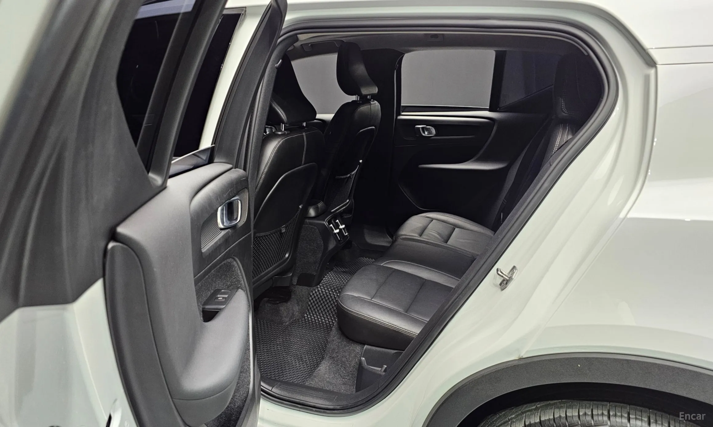 Volvo XC40 превью 12