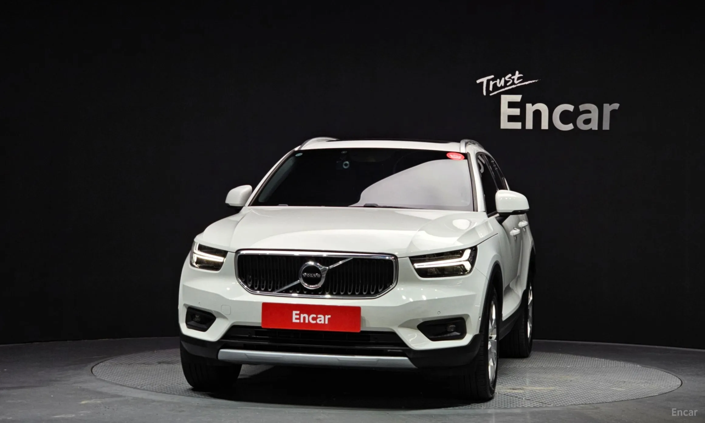 Volvo XC40 превью 3