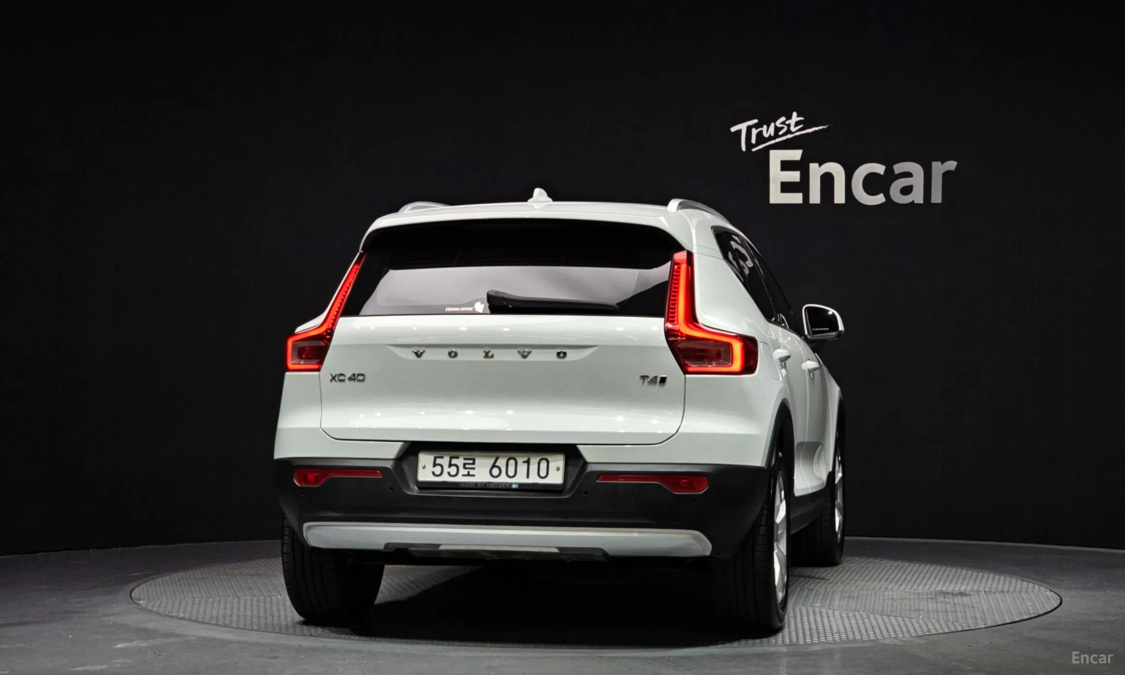 Volvo XC40 превью 4